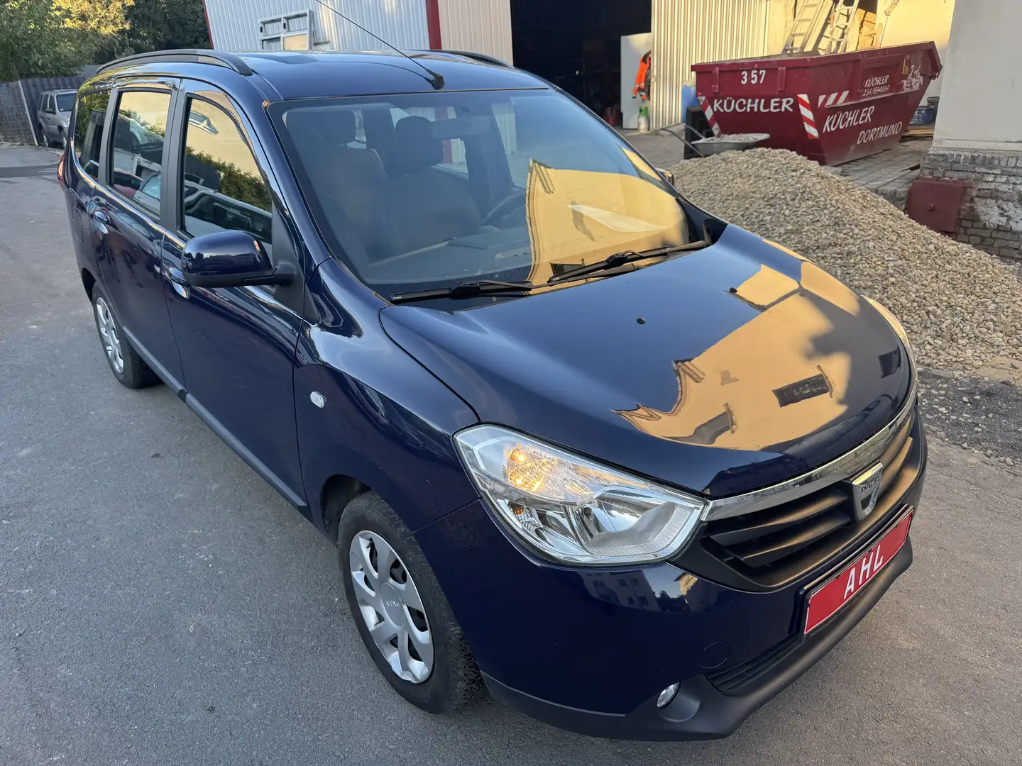 Dacia Lodgy Laureate/Klima/Isofix/USB/Zahnriemen & TÜV Neu - 2
