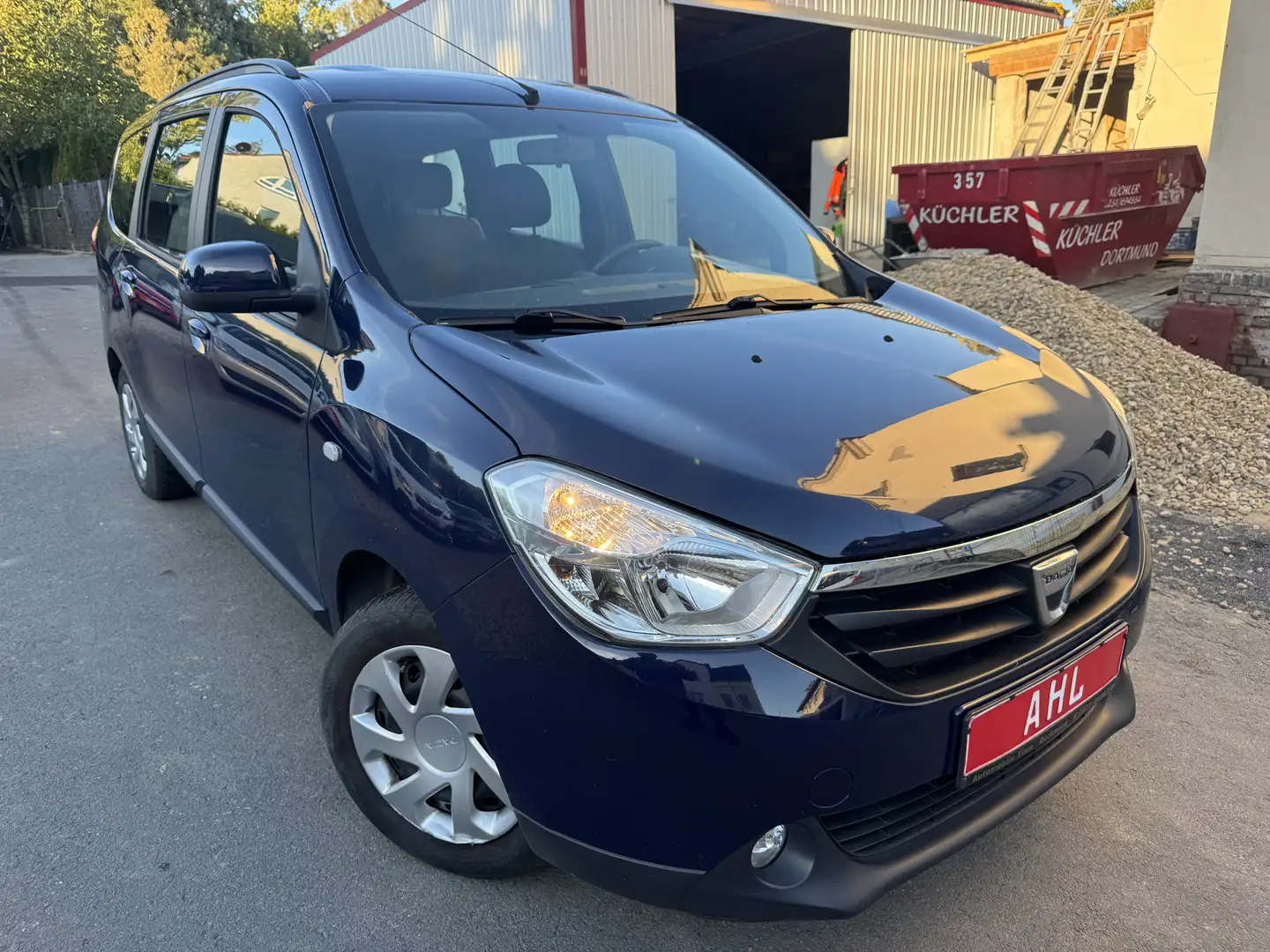 Dacia Lodgy Laureate/Klima/Isofix/USB/Zahnriemen & TÜV Neu - 1