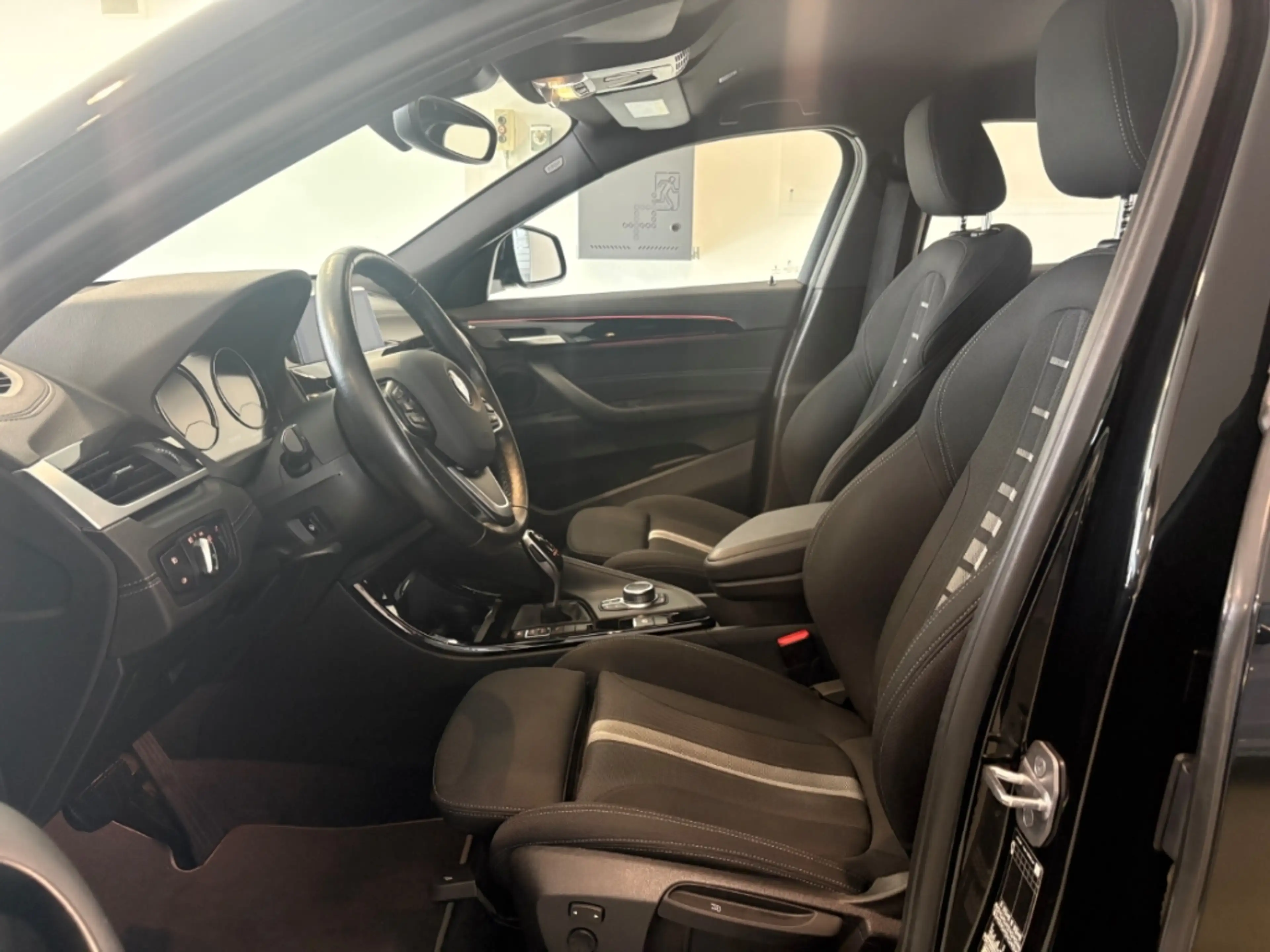 BMW X2 sDrive18i Navi LED El. Heckklappe Mehrzonenklima 2 — photo 7