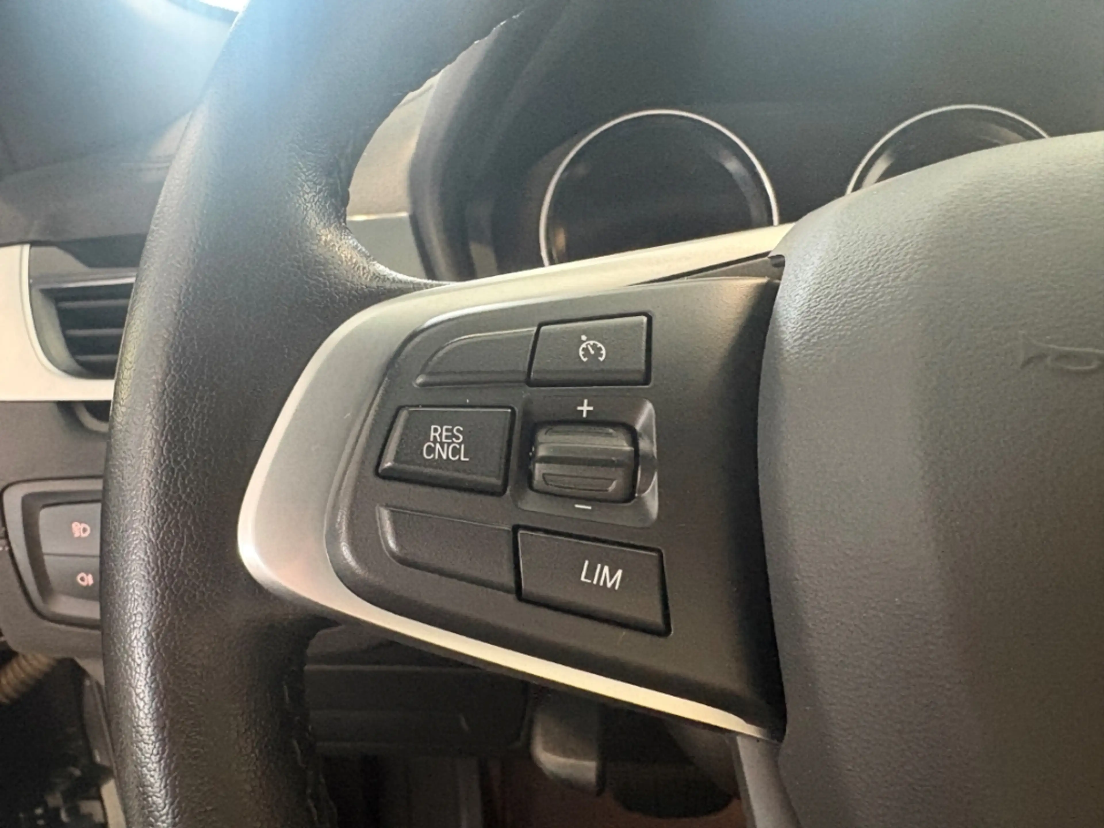 BMW X2 sDrive18i Navi LED El. Heckklappe Mehrzonenklima 2 — photo 11