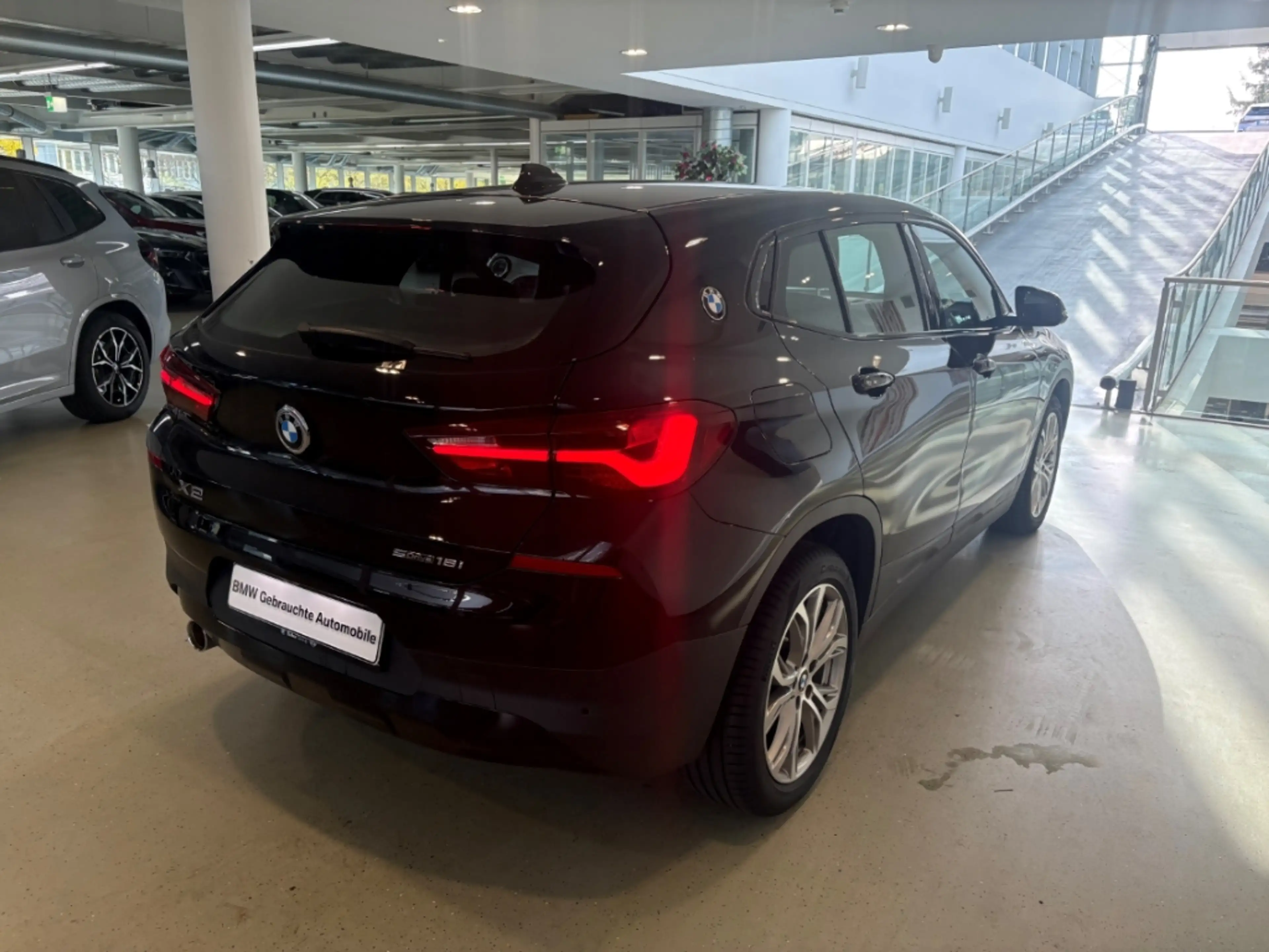 BMW X2 sDrive18i Navi LED El. Heckklappe Mehrzonenklima 2 — photo 3
