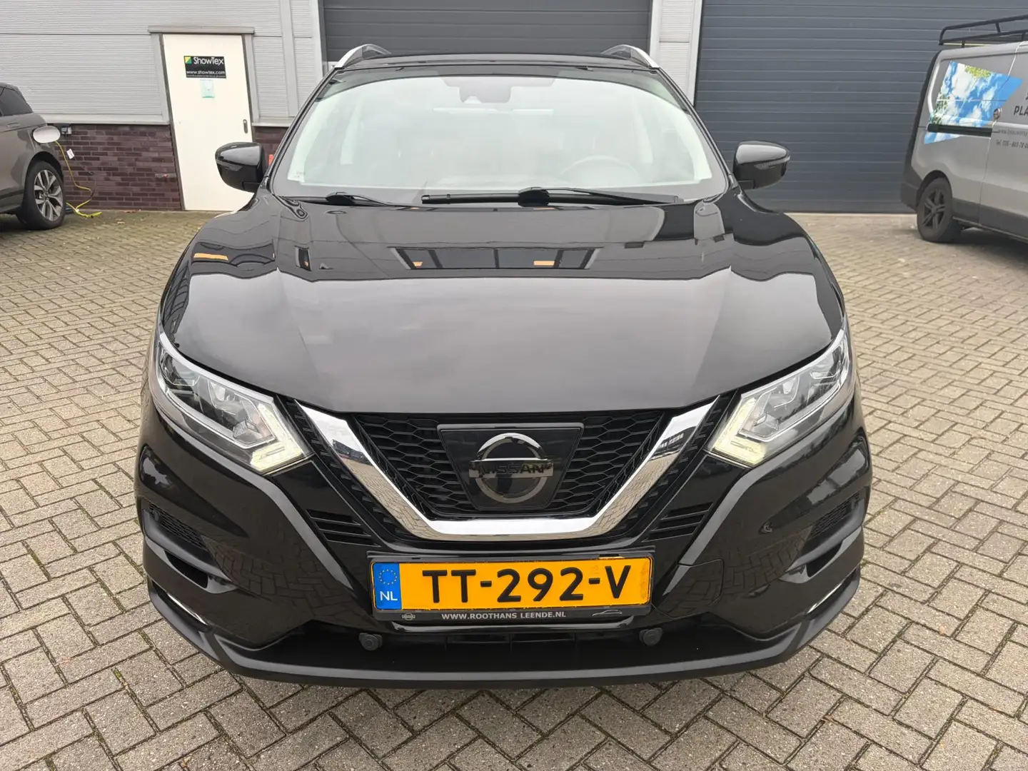 Nissan Qashqai 1.2 Acenta / Camera / LED / Navi /Trekhaak / PDC Zwart - 2