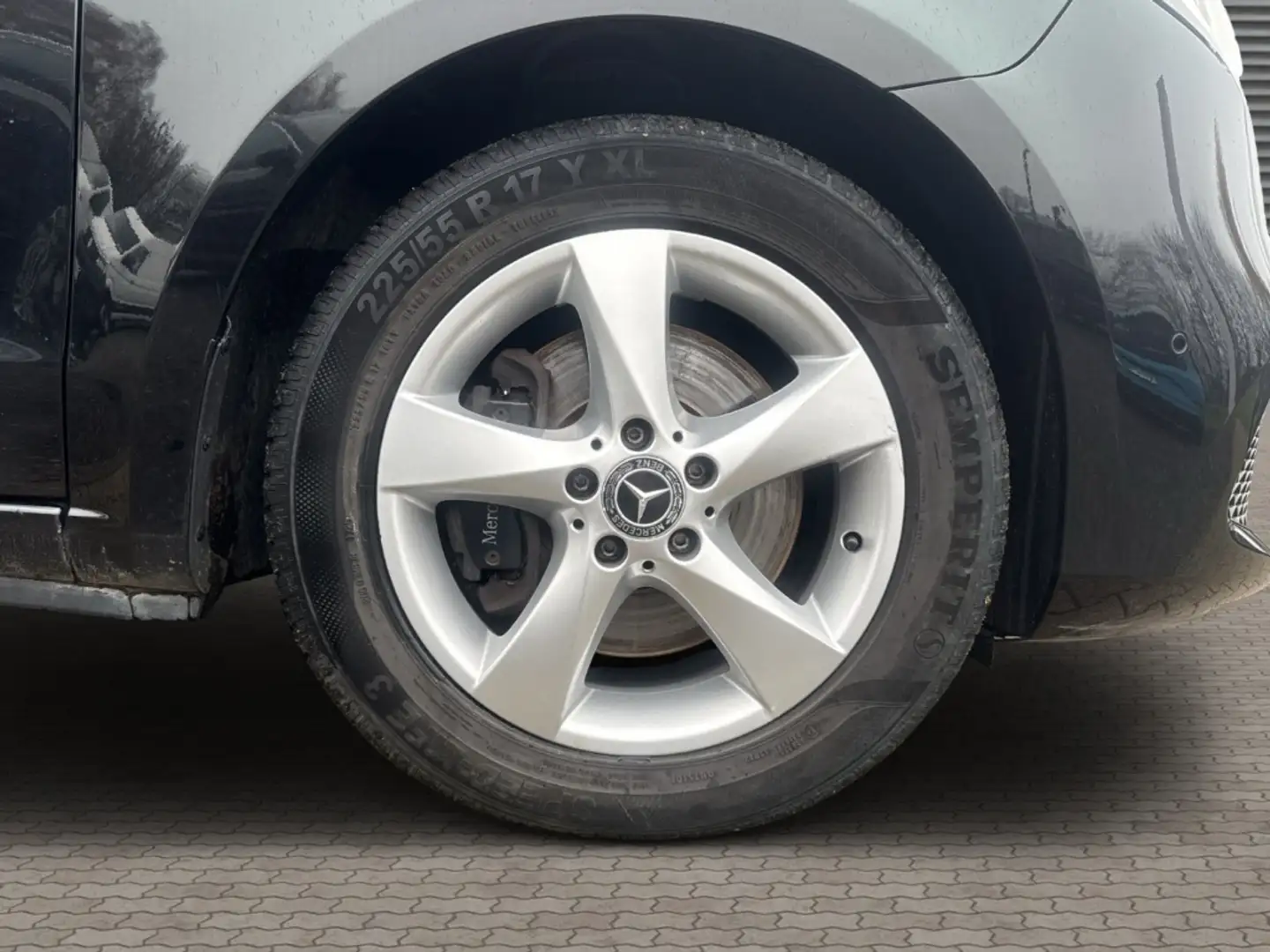 Mercedes-Benz V 220 EDITION lang Sportpaket AHK Navi LED Zwart - 2