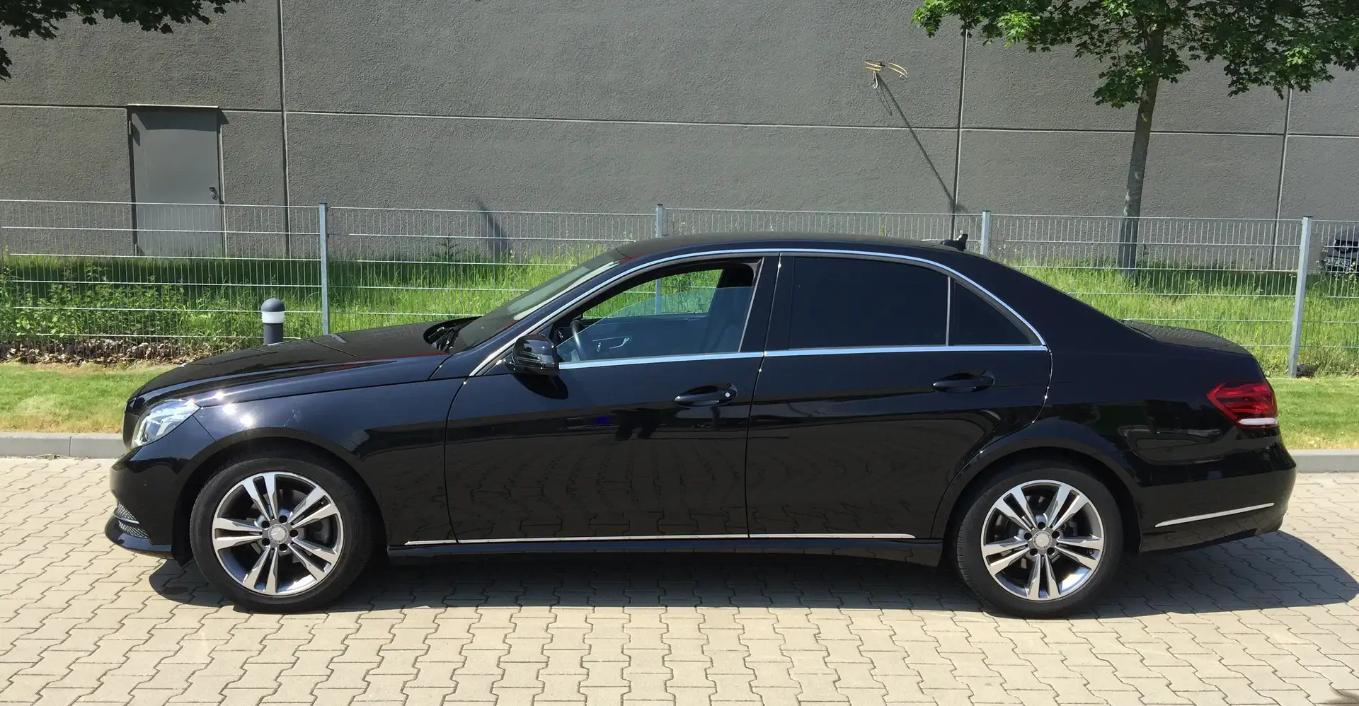 Mercedes-Benz E 200 E-Klasse Diesel 7G-TRONIC Avantgarde Memory LED Schwarz - 1