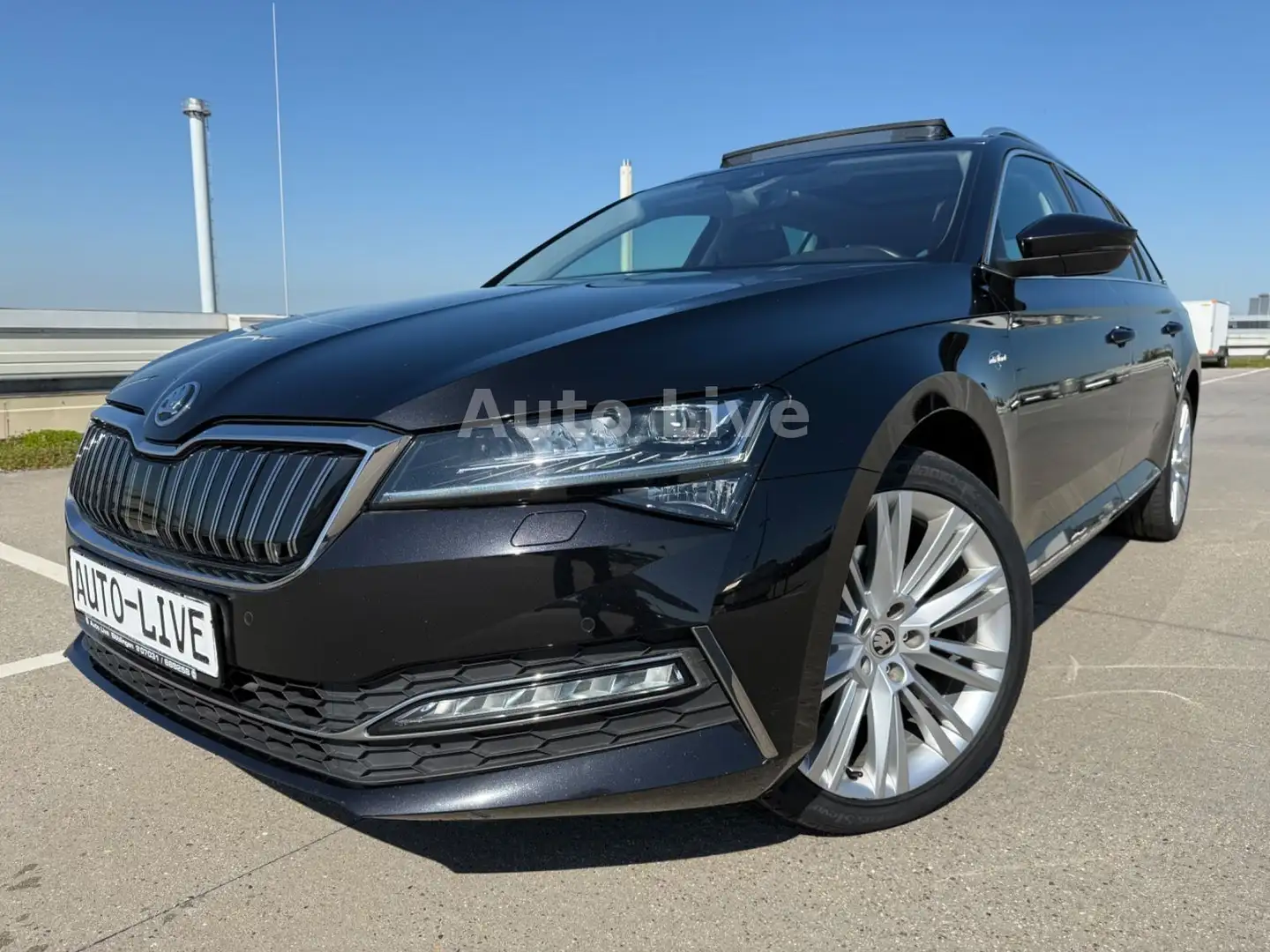 Skoda Superb 1.4 TSI iV*L&K*VIR*PAN*NAVI*LED*LEDER*VOL Schwarz - 1
