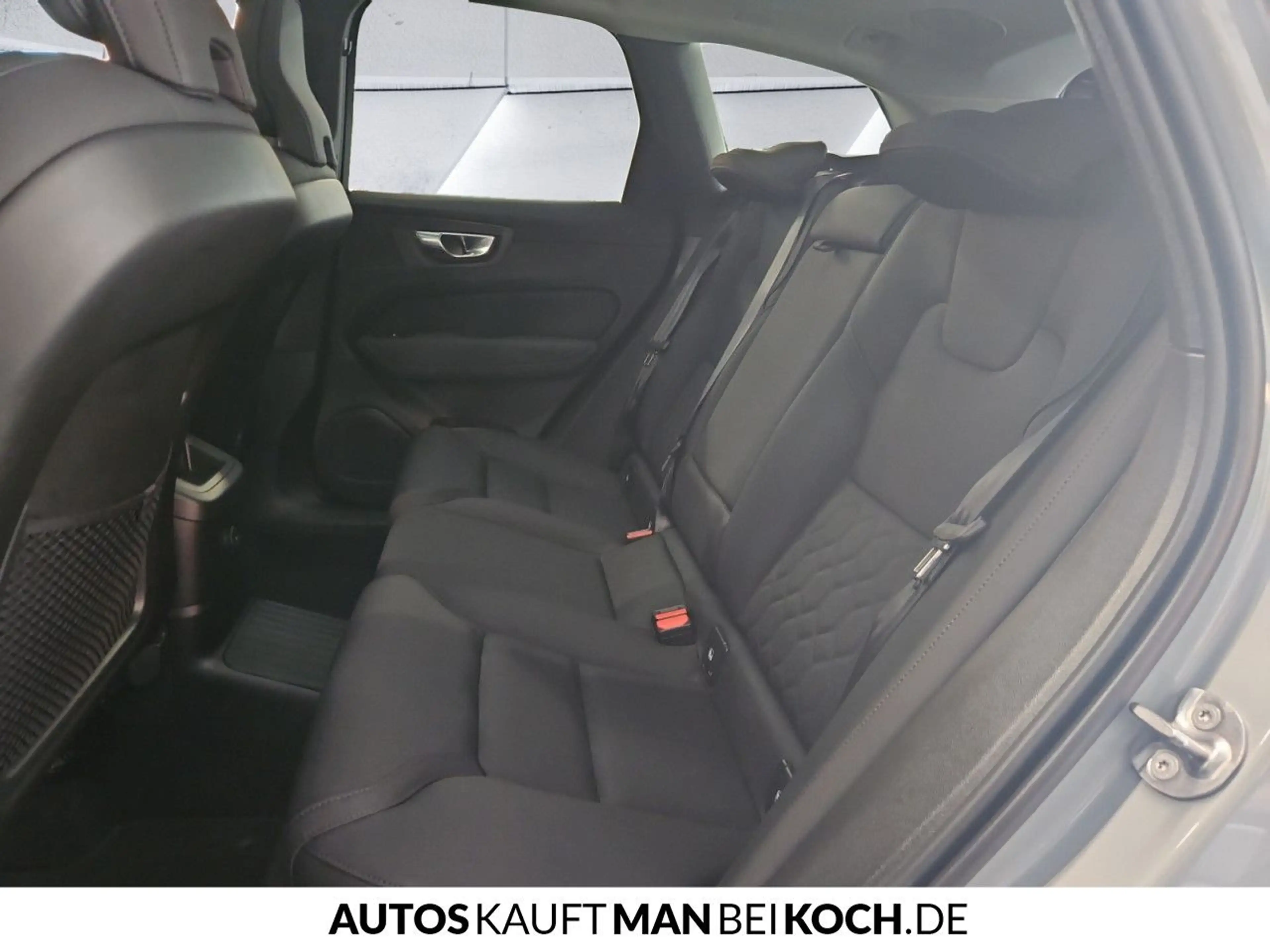 Volvo XC60 T6 AWD B Plus Dark ACC BLIS HUD PANO AHK — photo 7
