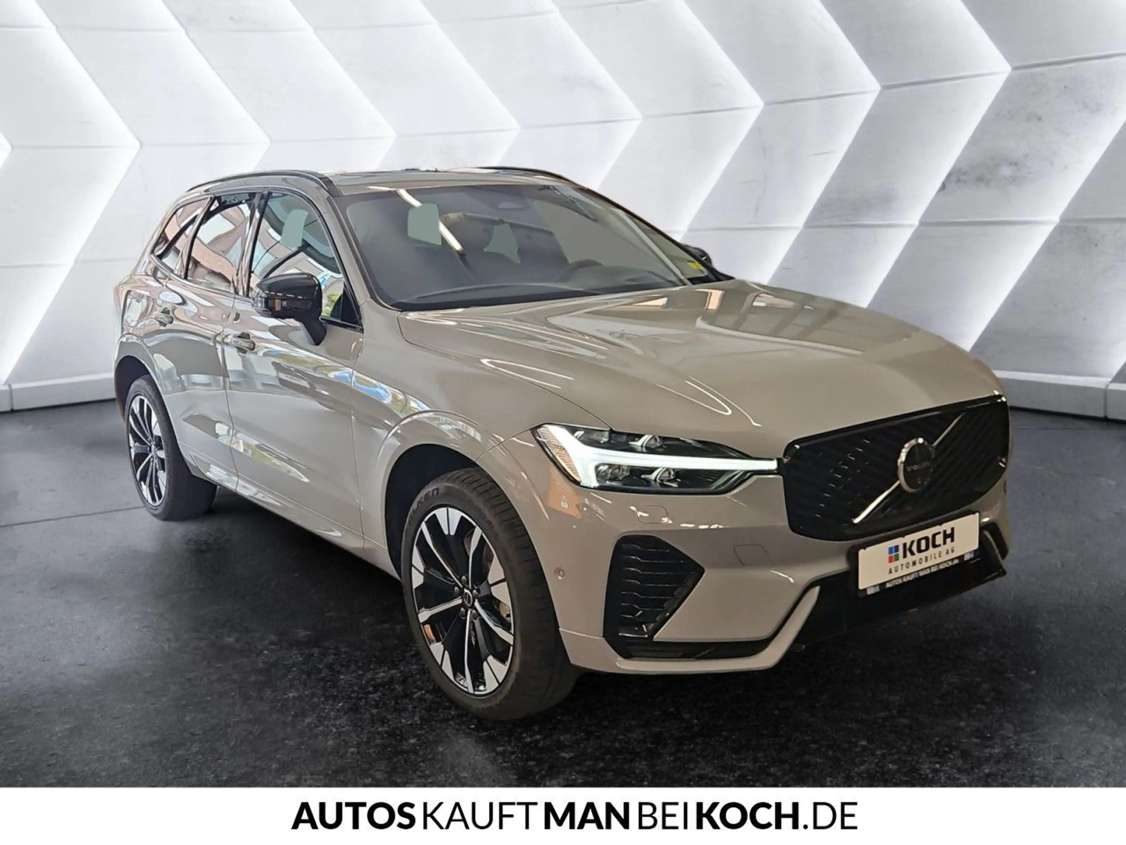 Volvo XC60 T6 AWD B Plus Dark ACC BLIS HUD PANO AHK — photo 5