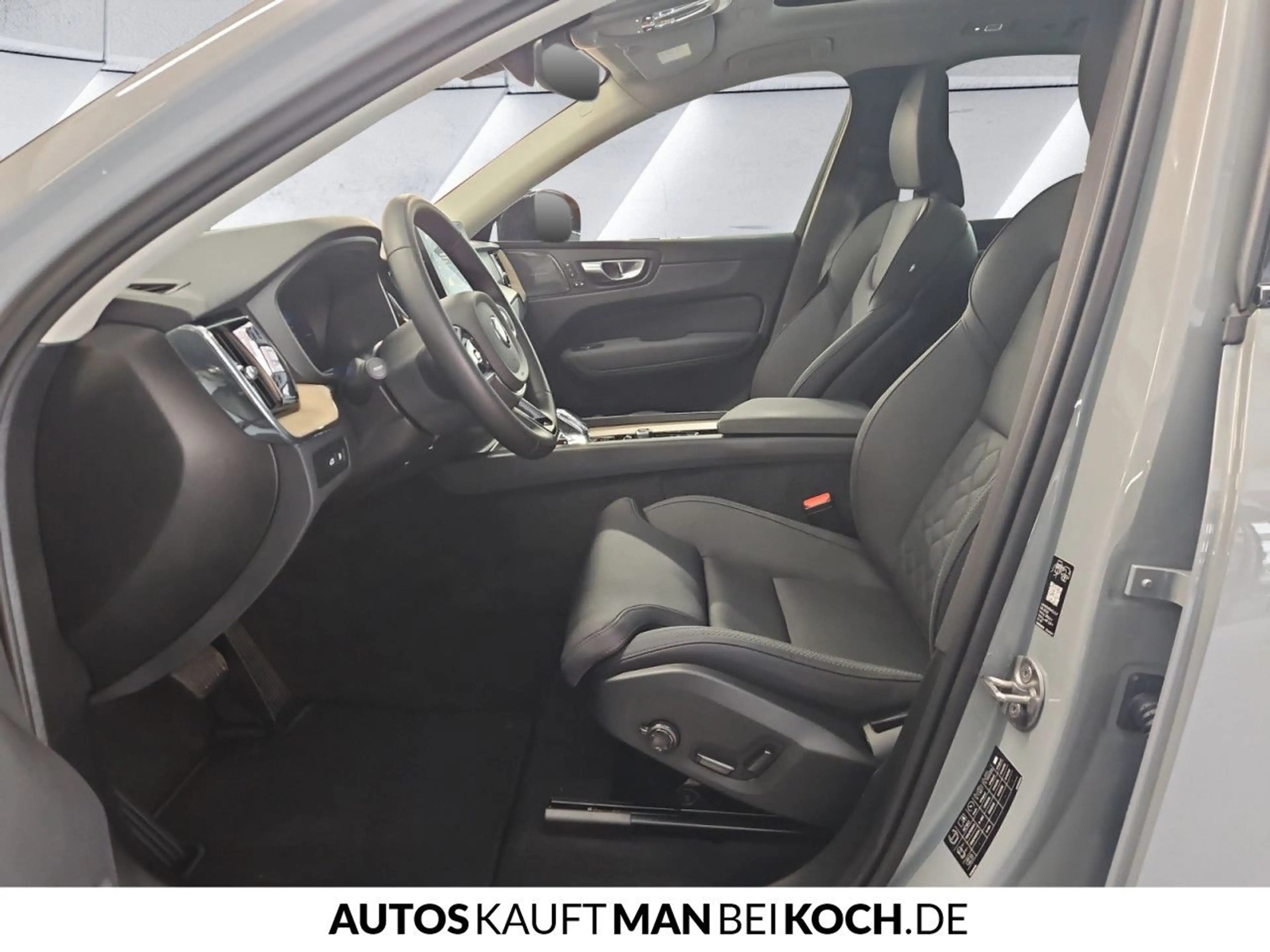 Volvo XC60 T6 AWD B Plus Dark ACC BLIS HUD PANO AHK — photo 6