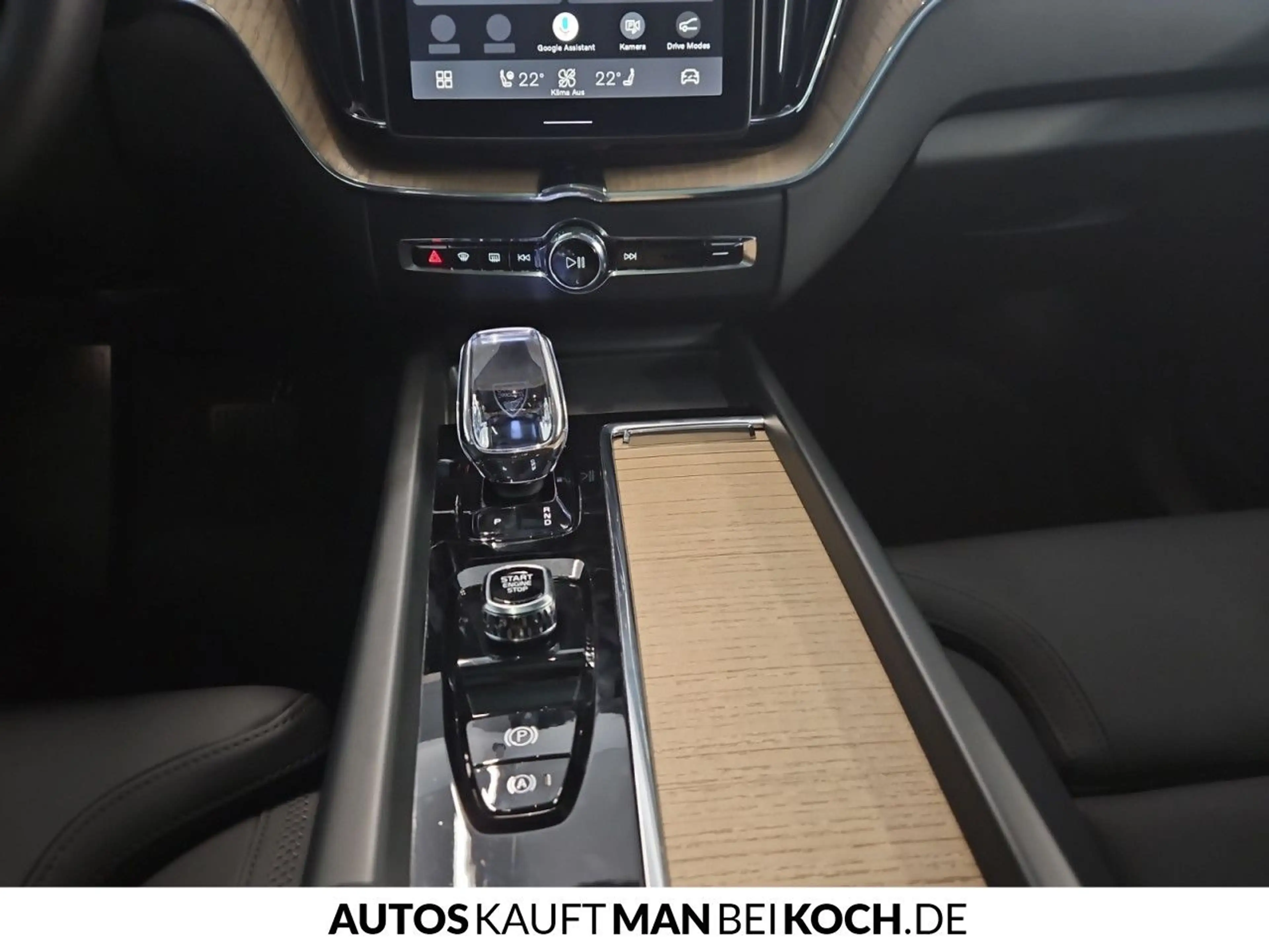 Volvo XC60 T6 AWD B Plus Dark ACC BLIS HUD PANO AHK — photo 10