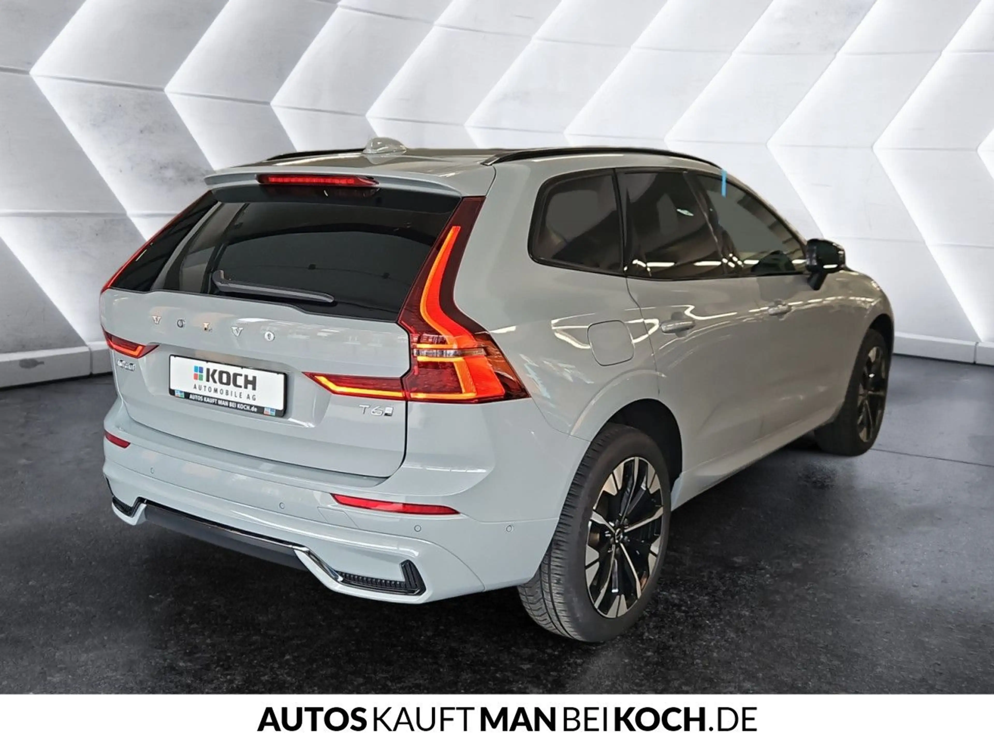 Volvo XC60 T6 AWD B Plus Dark ACC BLIS HUD PANO AHK — photo 4