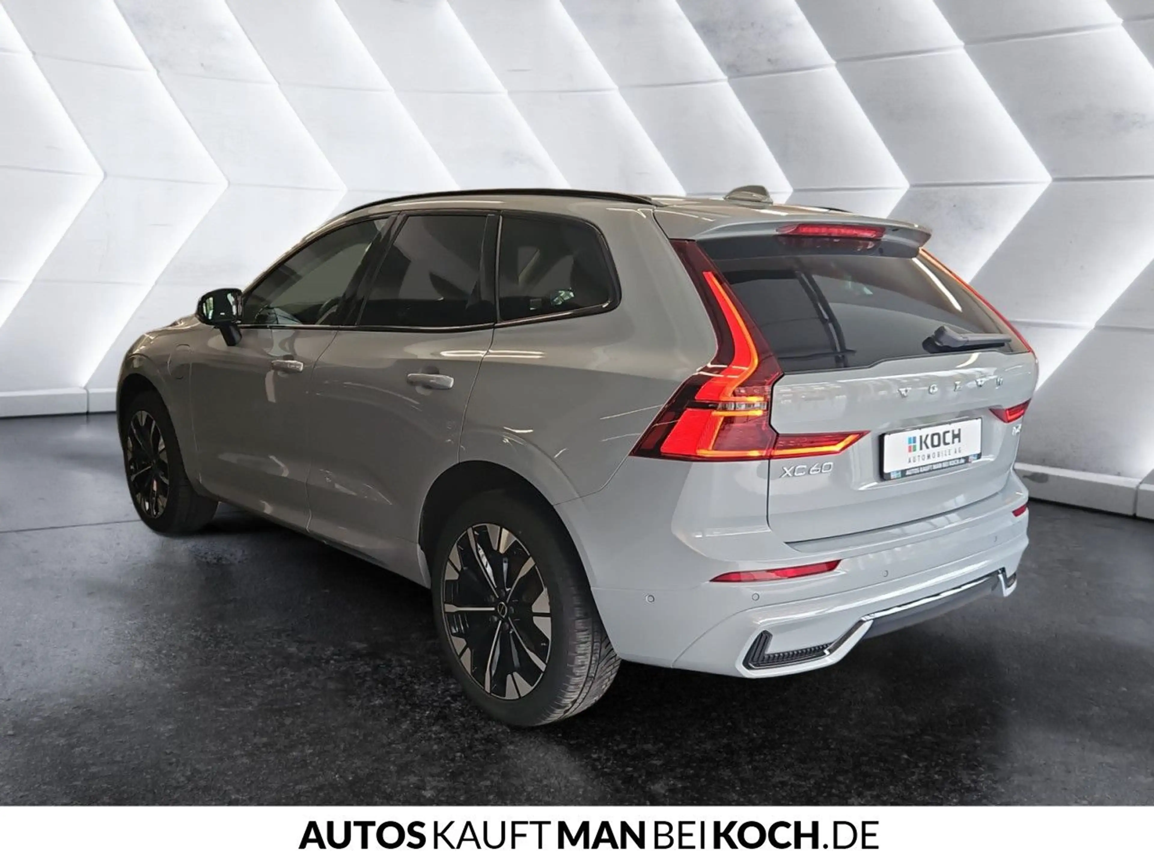 Volvo XC60 T6 AWD B Plus Dark ACC BLIS HUD PANO AHK — photo 3