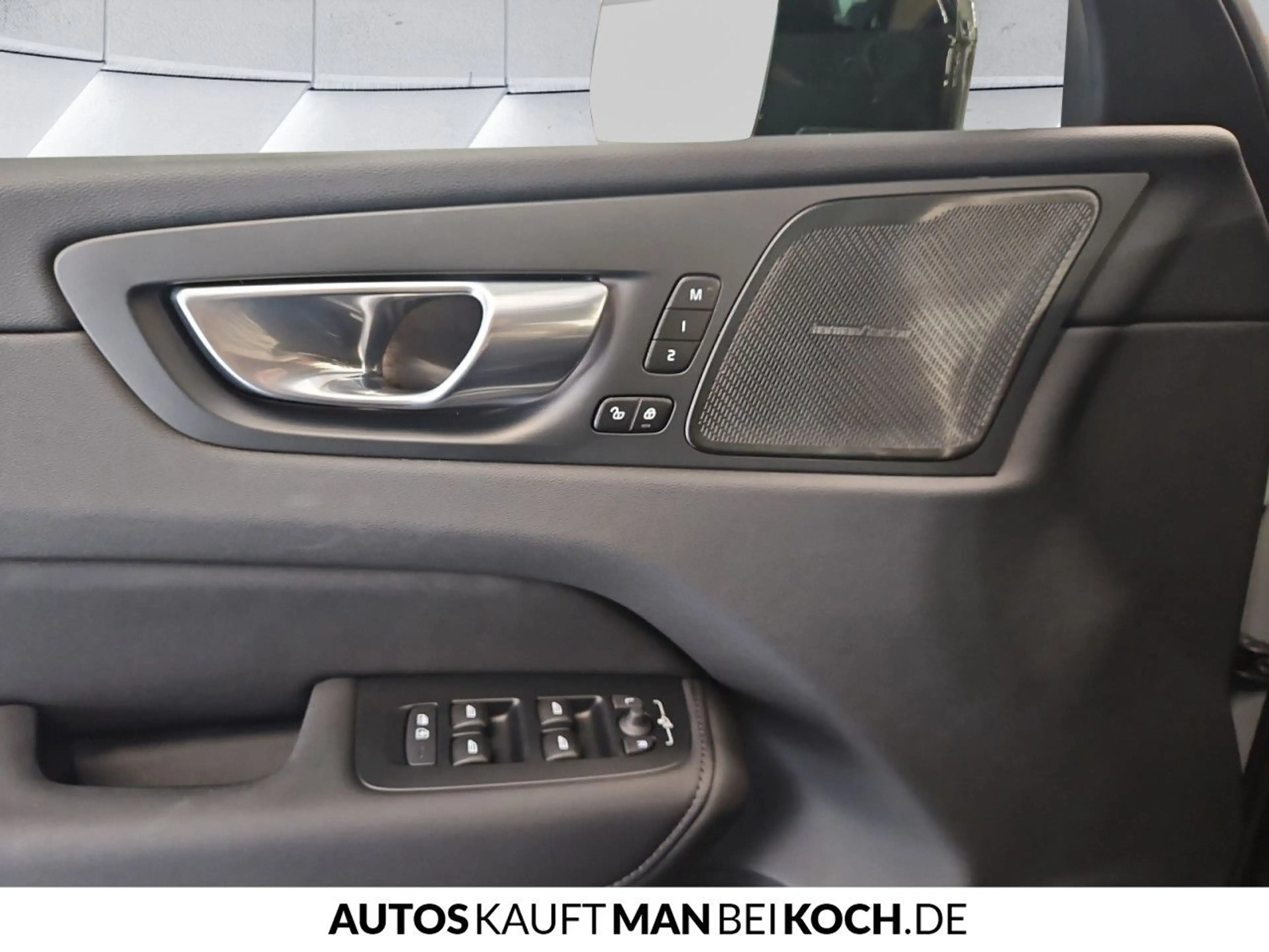 Volvo XC60 T6 AWD B Plus Dark ACC BLIS HUD PANO AHK — photo 13