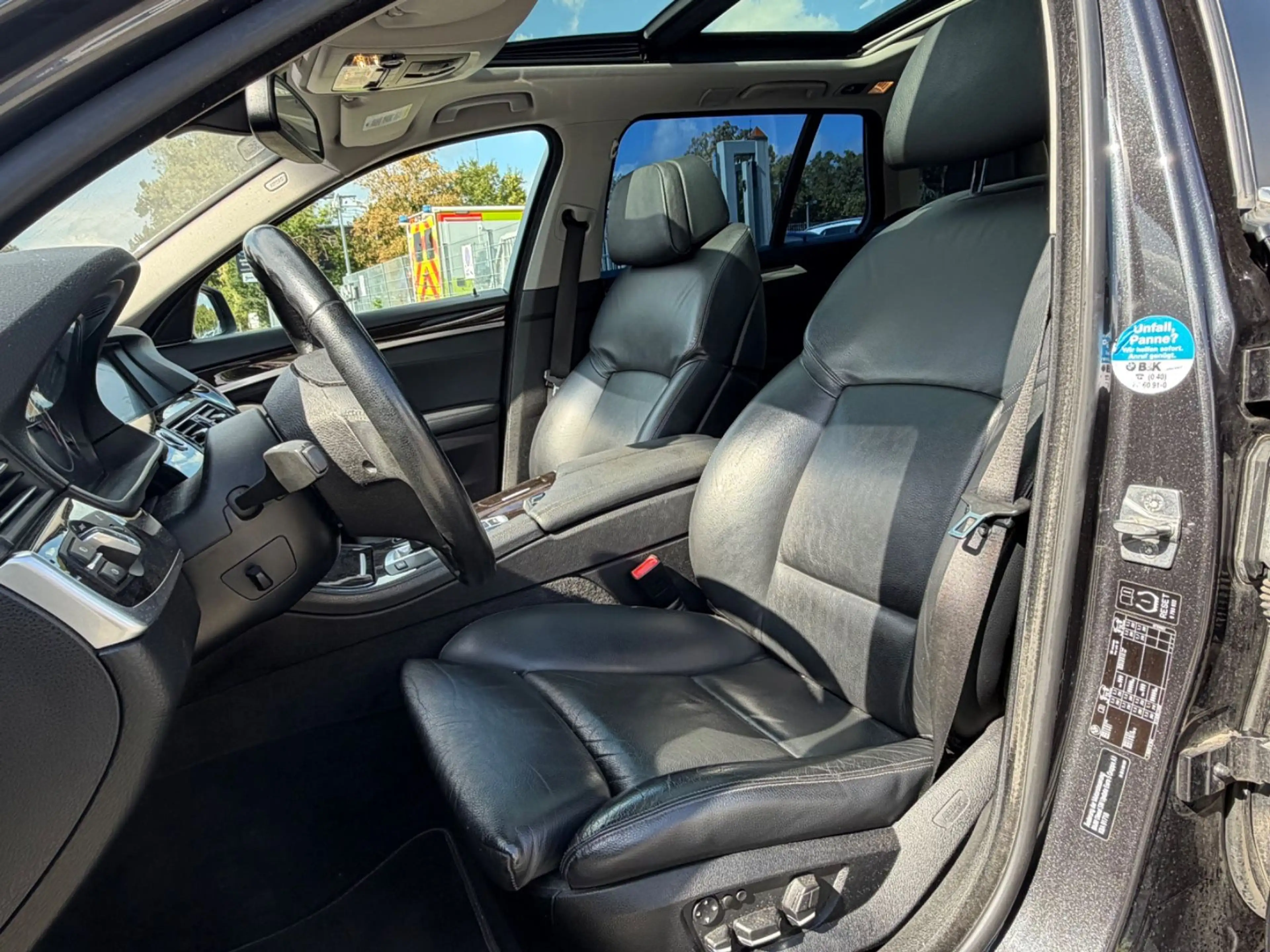 BMW 520 d Touring*Leder*Pano*Xenon*AHK* — photo 10