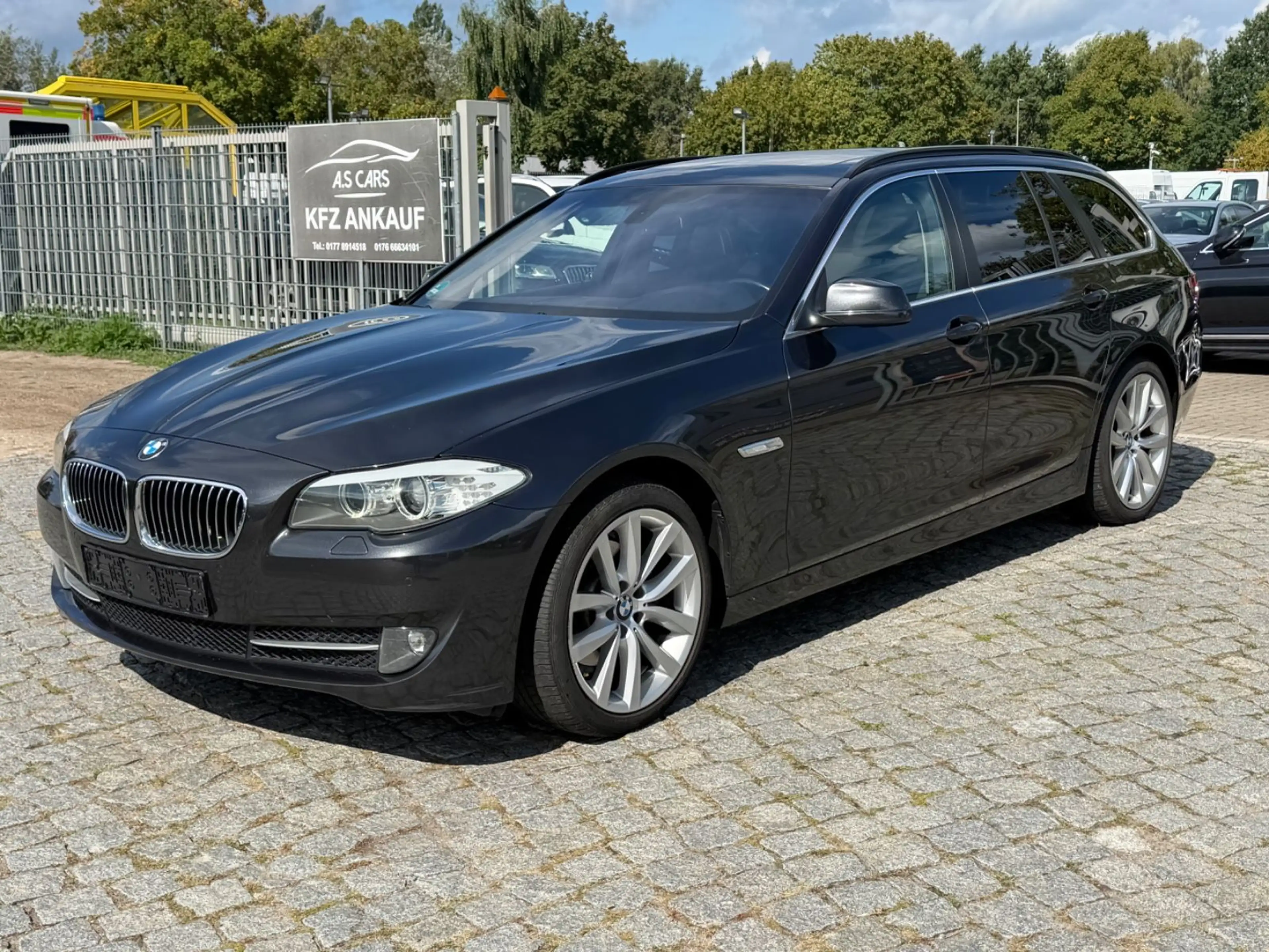 BMW 520 d Touring*Leder*Pano*Xenon*AHK* — photo 2