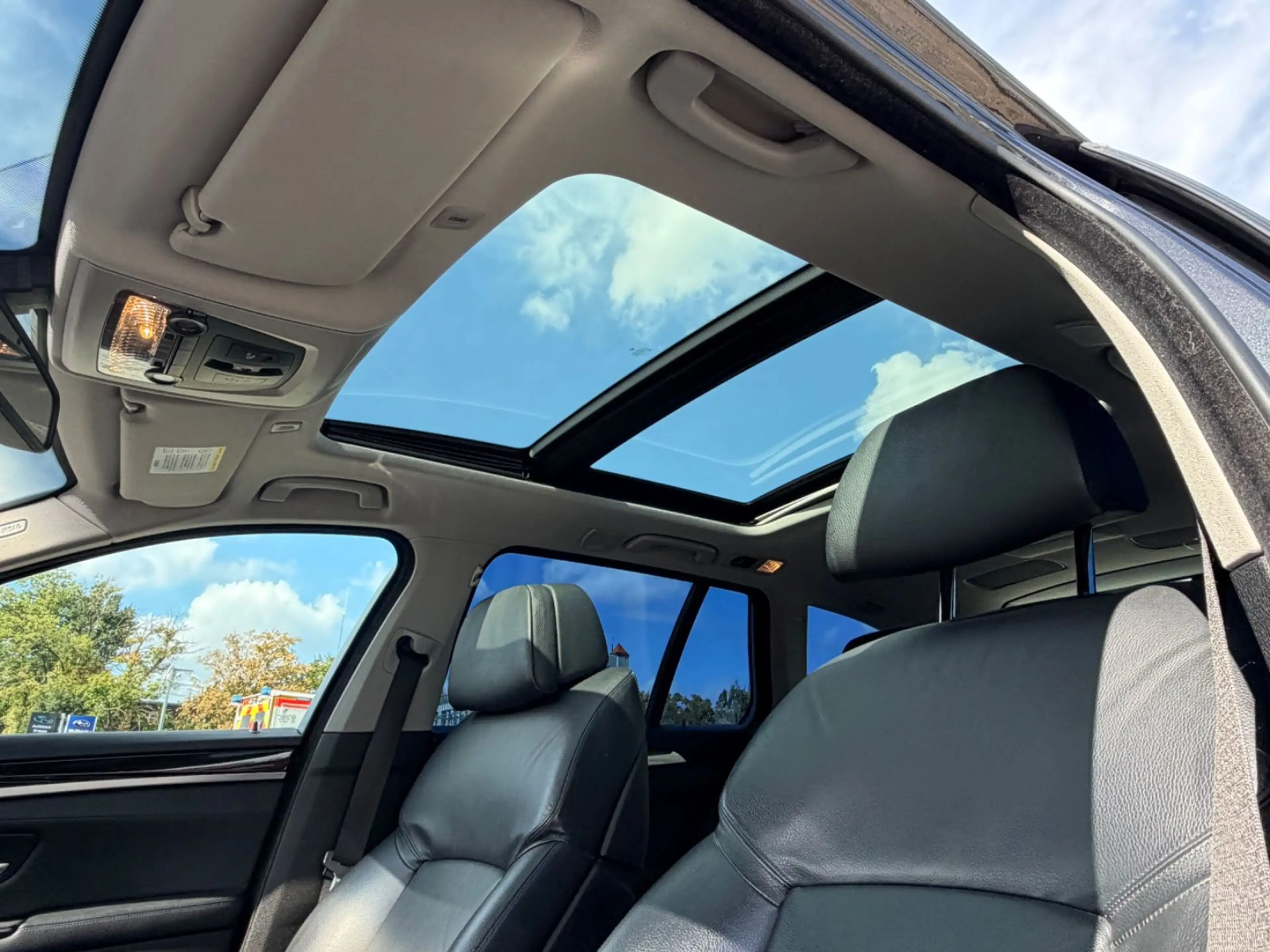 BMW 520 d Touring*Leder*Pano*Xenon*AHK* — photo 9