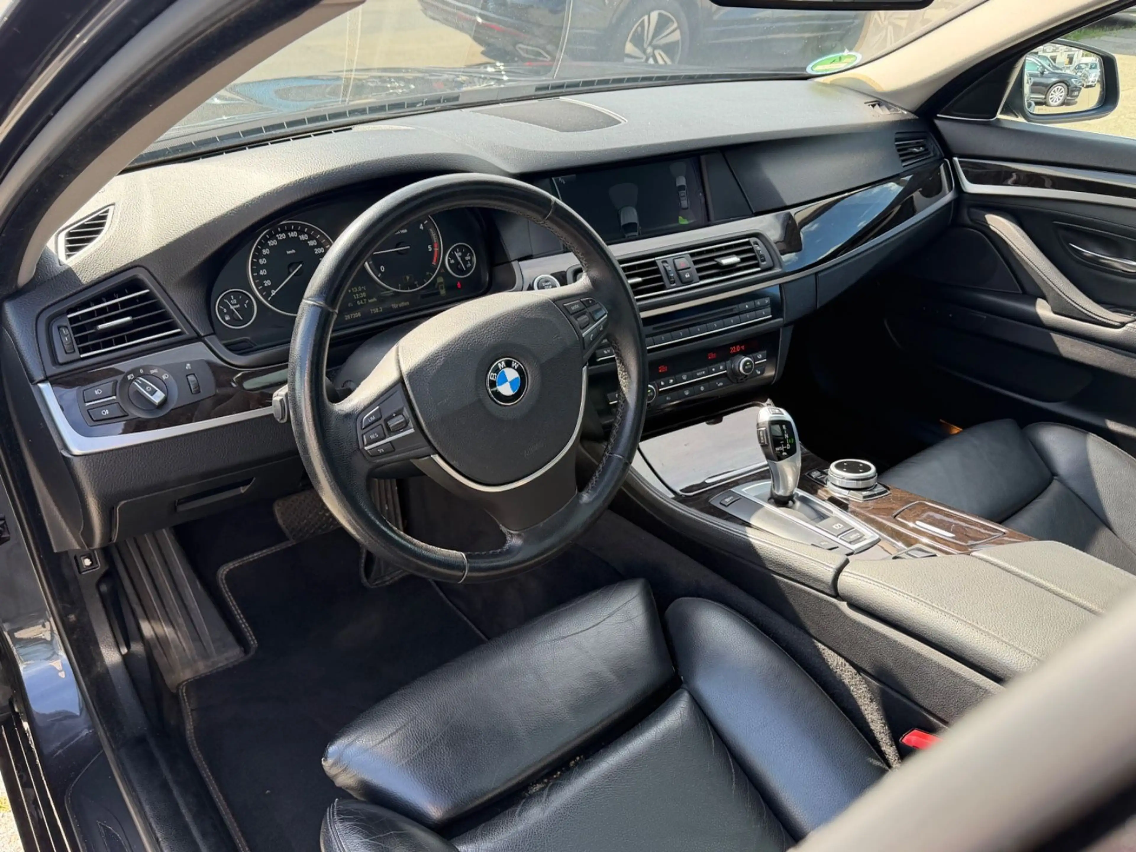 BMW 520 d Touring*Leder*Pano*Xenon*AHK* — photo 7
