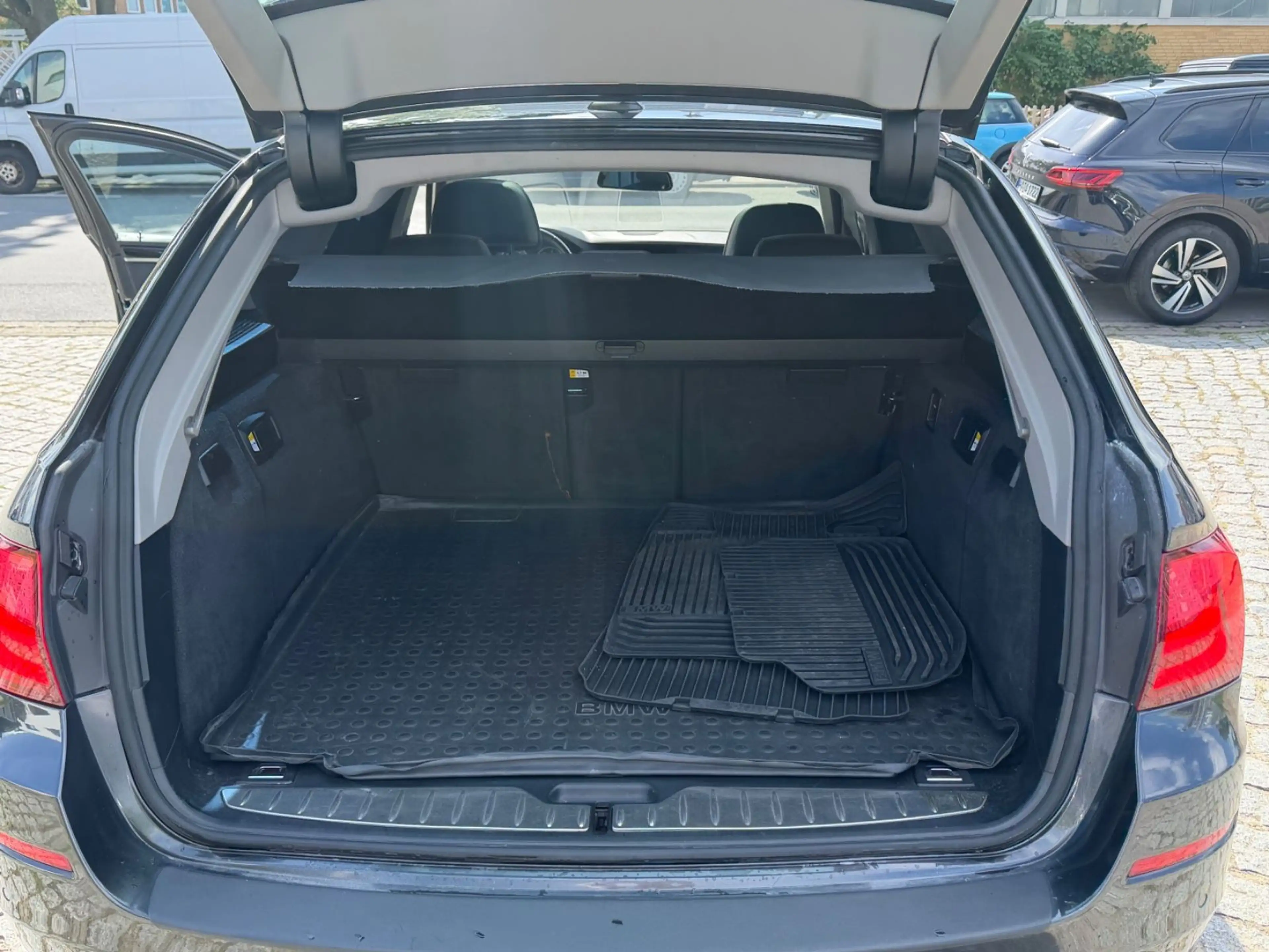 BMW 520 d Touring*Leder*Pano*Xenon*AHK* — photo 16