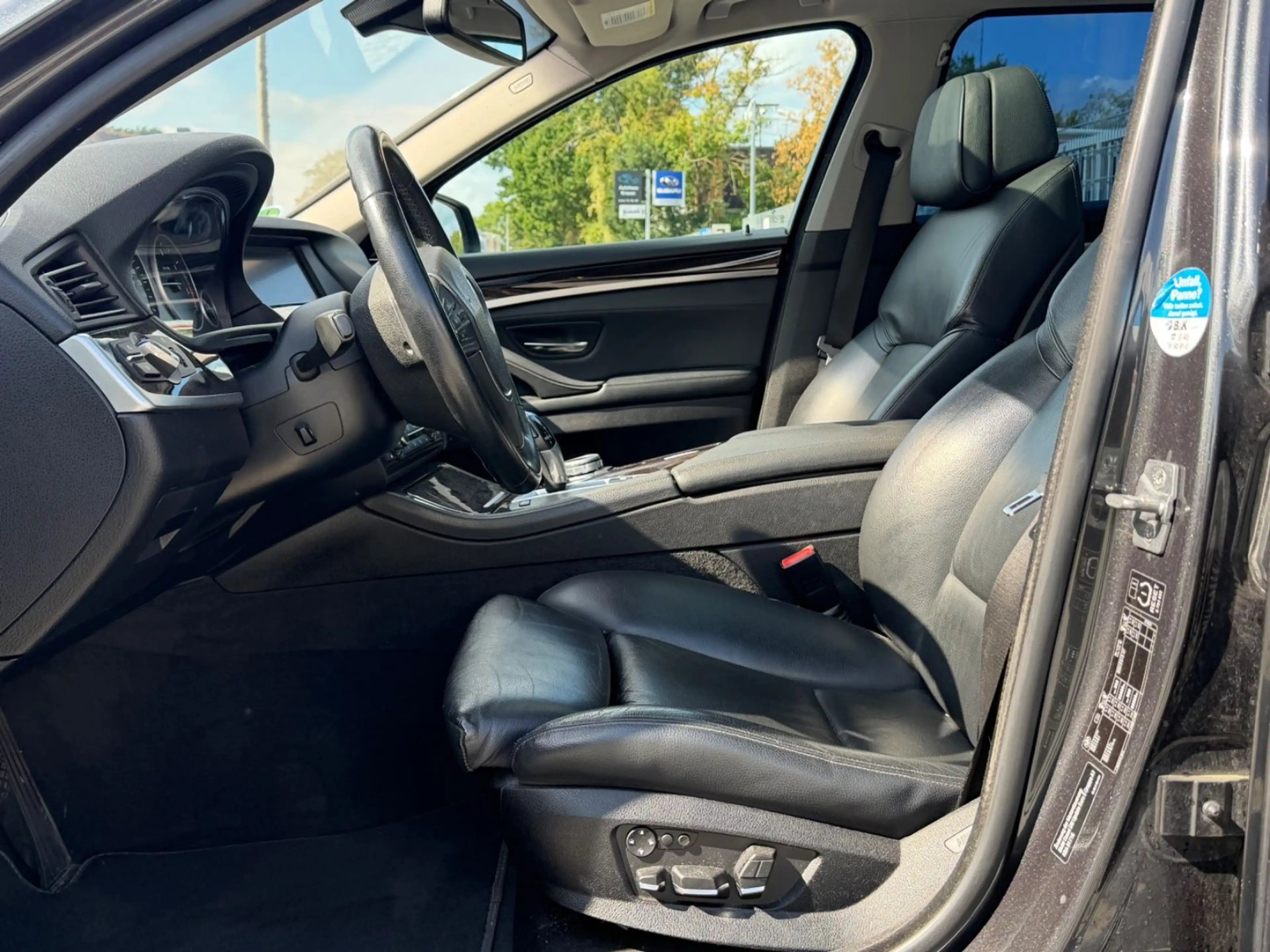 BMW 520 d Touring*Leder*Pano*Xenon*AHK* — photo 11