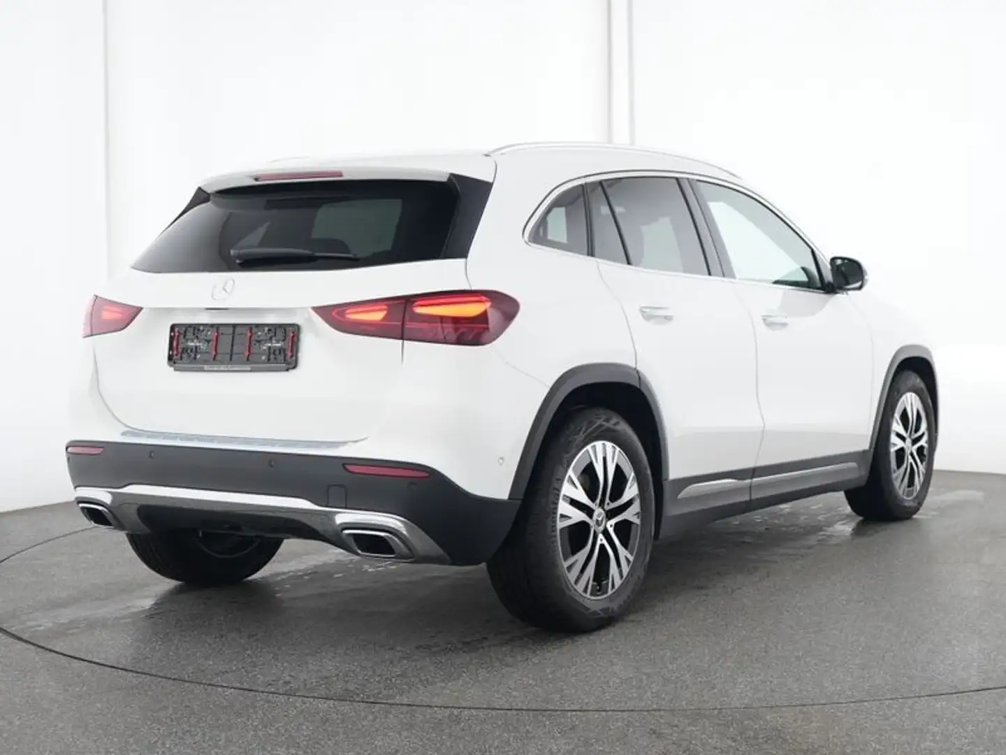 Mercedes-Benz GLA 200 PROG ADV,AHK,DISTR,360,STANDH,MEMORY Weiß - 2