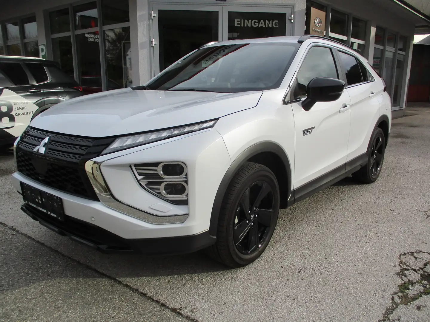 Mitsubishi Eclipse Cross PHEV 2,4 4WD Intense+ 45 Jahre Edition Weiß - 2