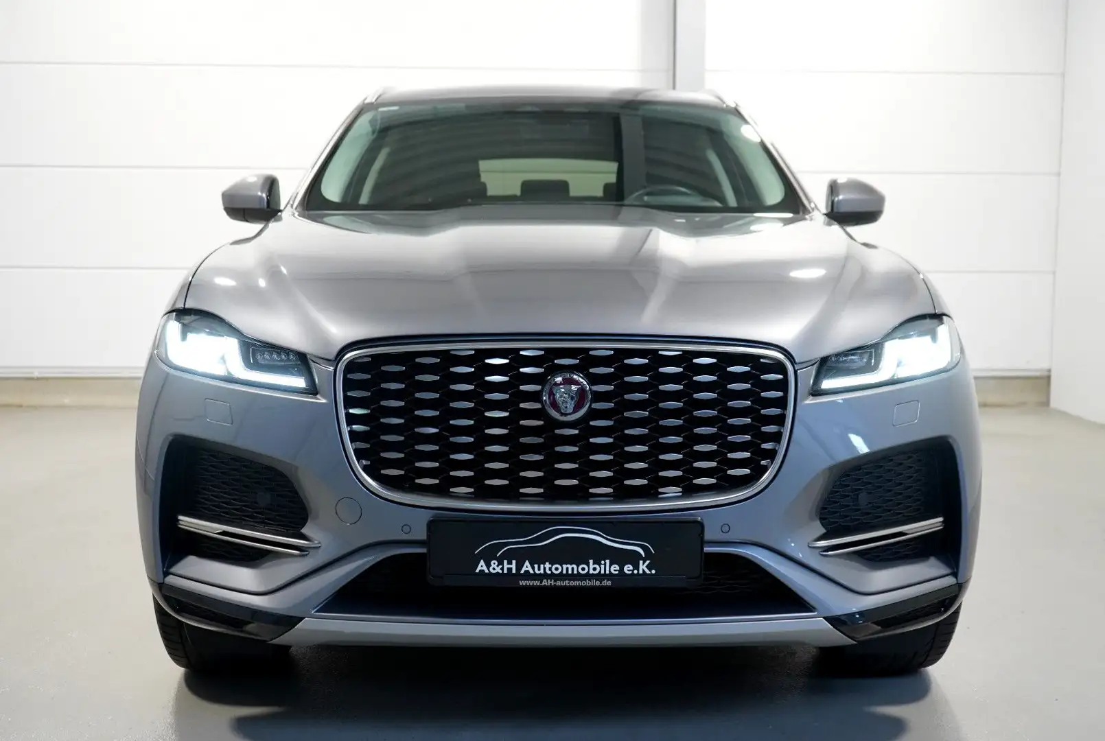 Jaguar F-Pace D200 AWD *HUD*LEDER*LED* Grijs - 2