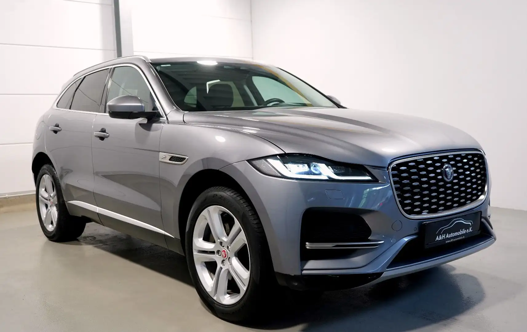 Jaguar F-Pace D200 AWD *HUD*LEDER*LED* Grijs - 1