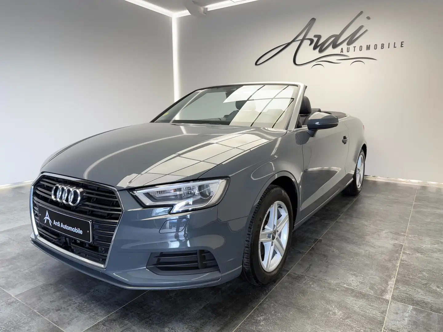 Audi A3 Cabriolet 1.6 TDi*GPS*XENON*SIEGES CHAUFF*GARANTIE Grijs - 1