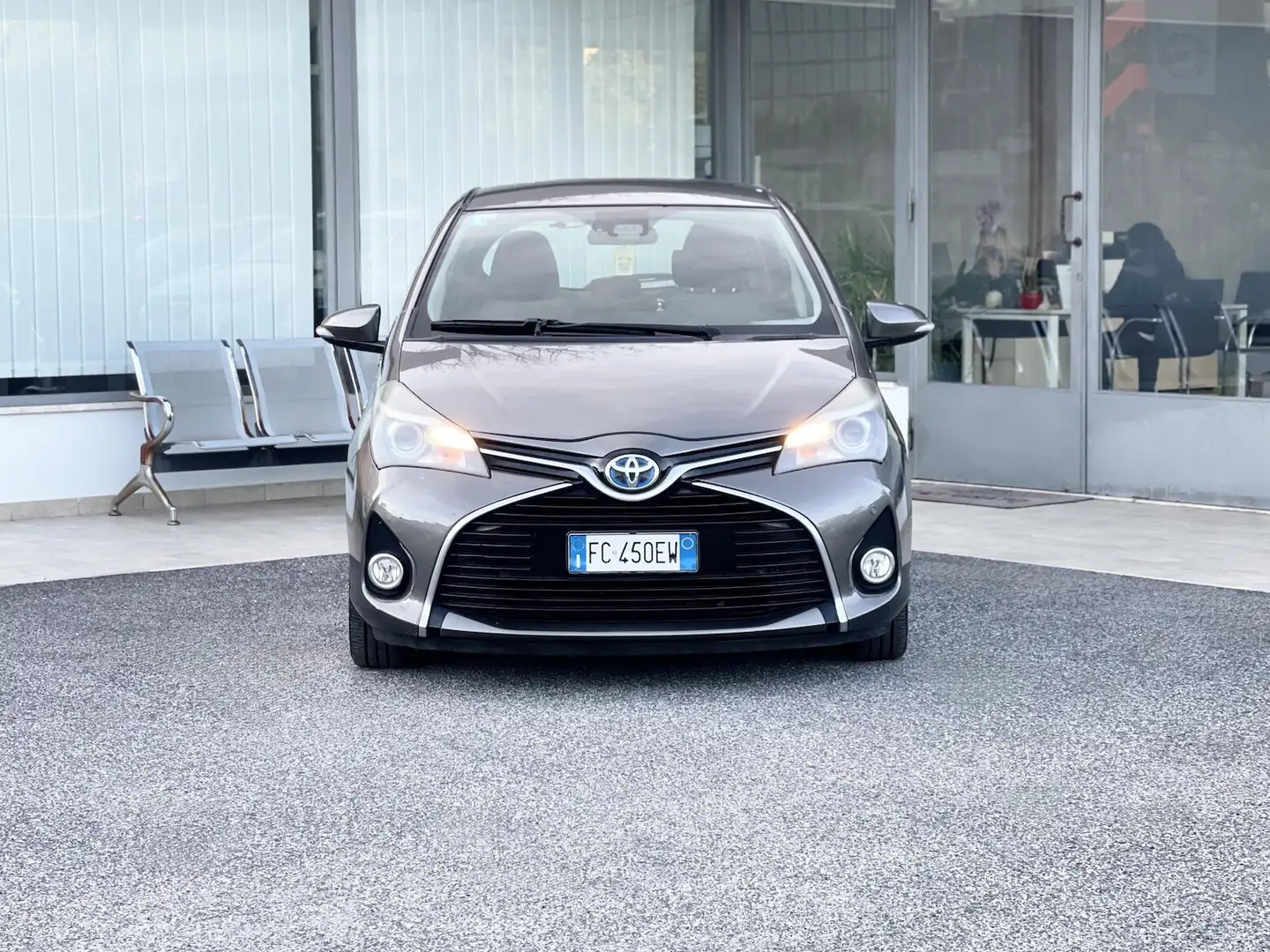 Toyota Yaris 1.5 Hybrid 73CV Automatica E6 Neo - 2016 Gris - 2
