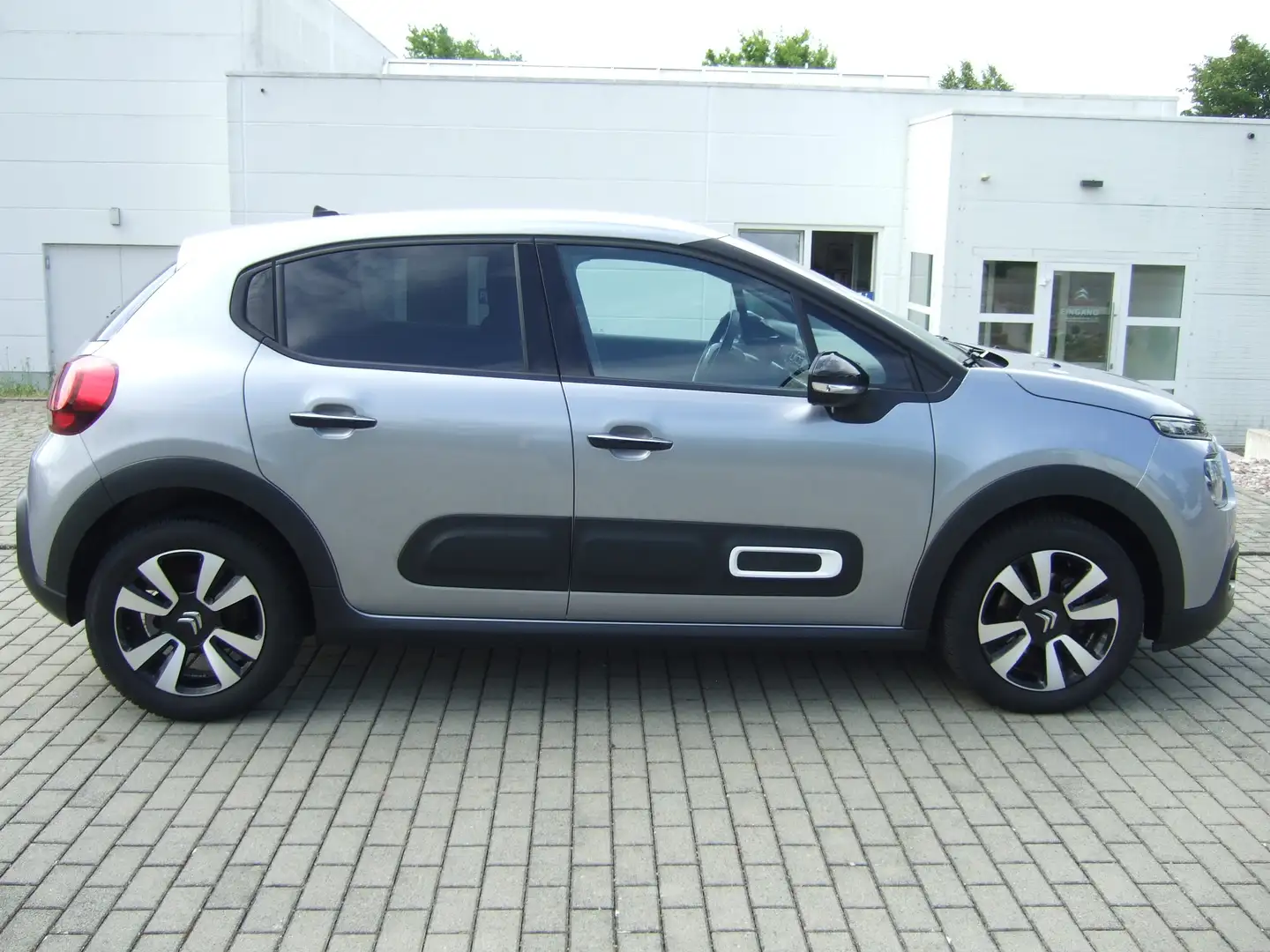 Citroen C3 Pure Tech 110 Max Navi Allwetter RFK Klima Alu Grau - 2