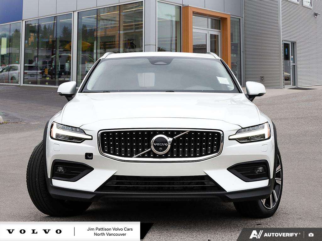 2023 Volvo V60 Cross Country