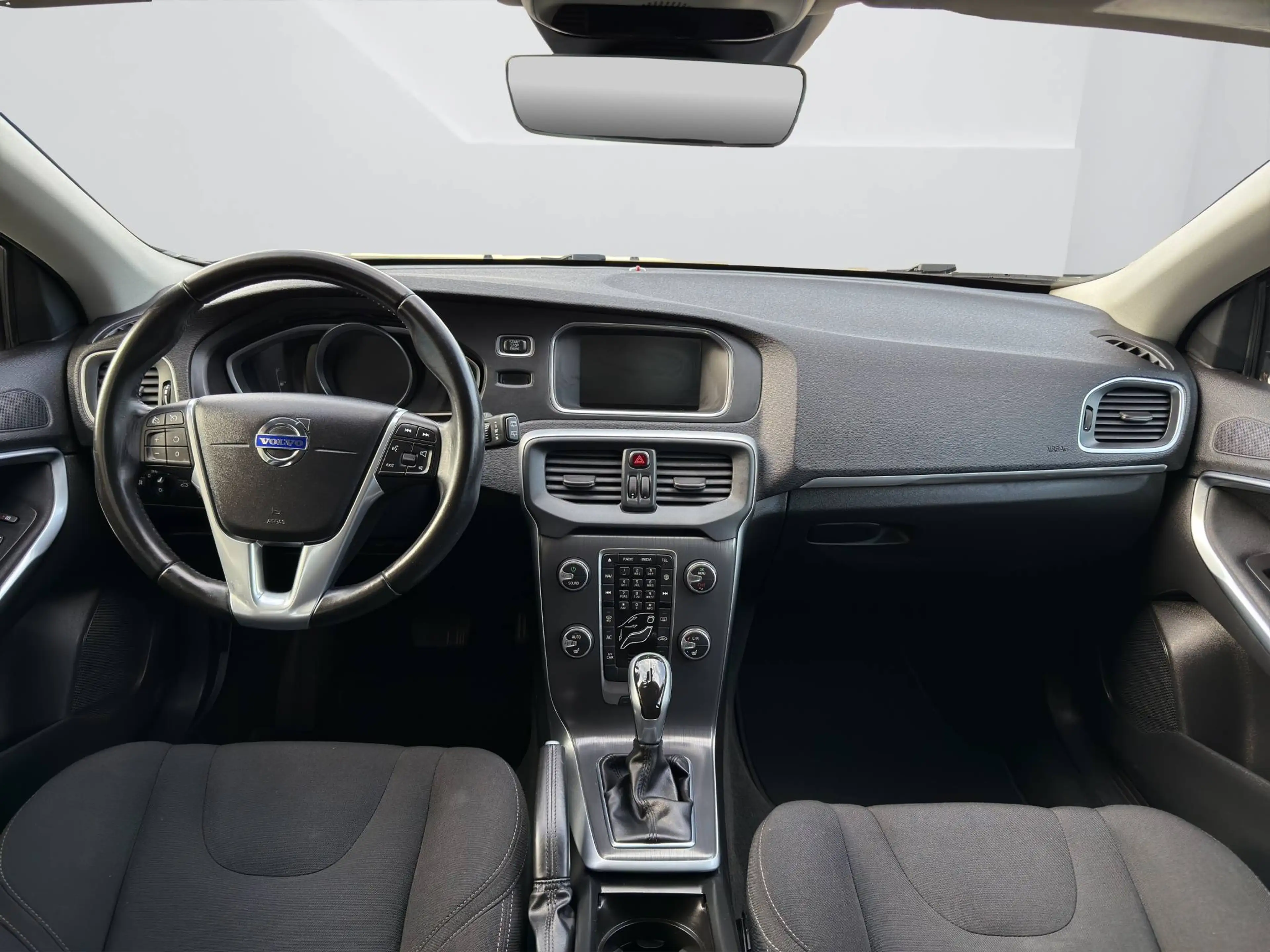 Volvo V40 1.5 You! — photo 10