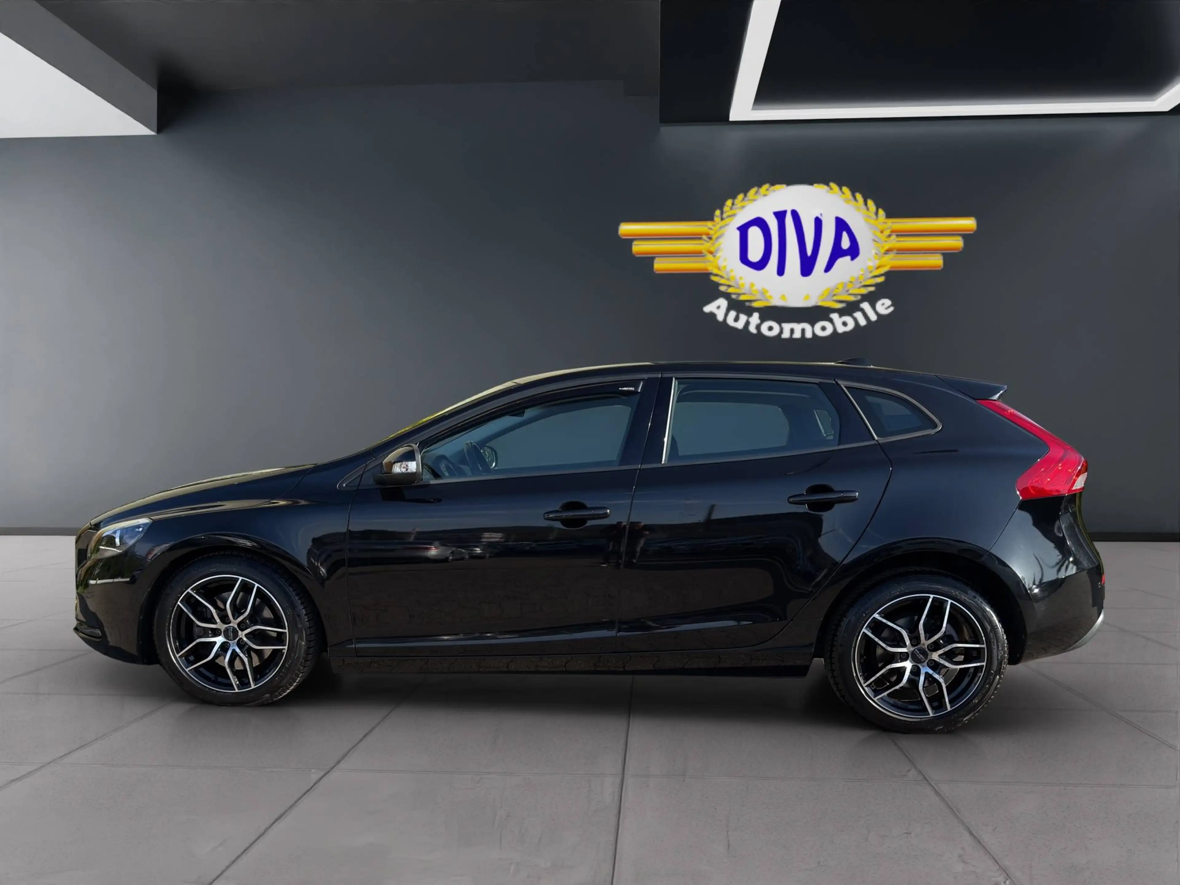 Volvo V40 1.5 You! — photo 2