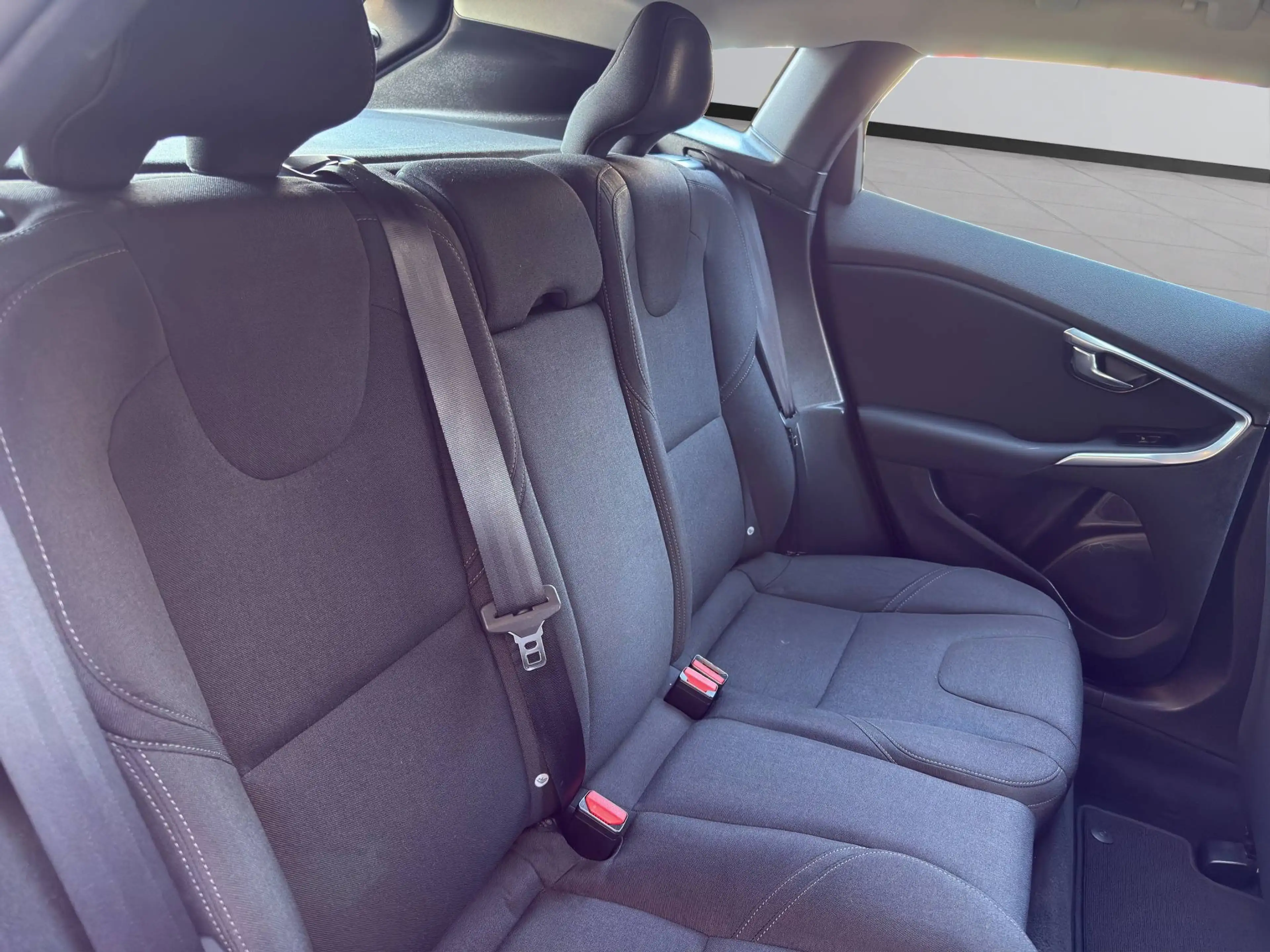 Volvo V40 1.5 You! — photo 14