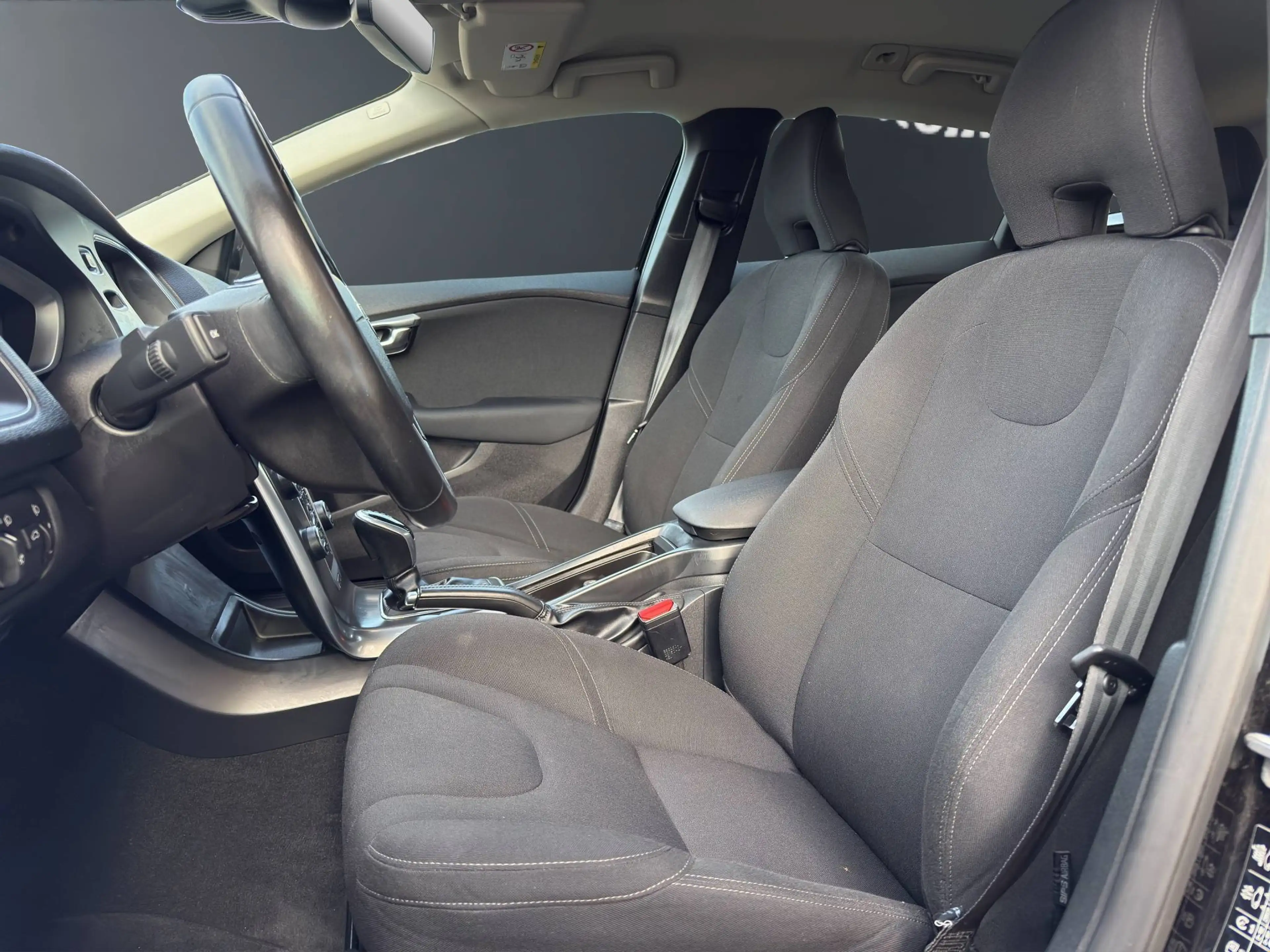 Volvo V40 1.5 You! — photo 9