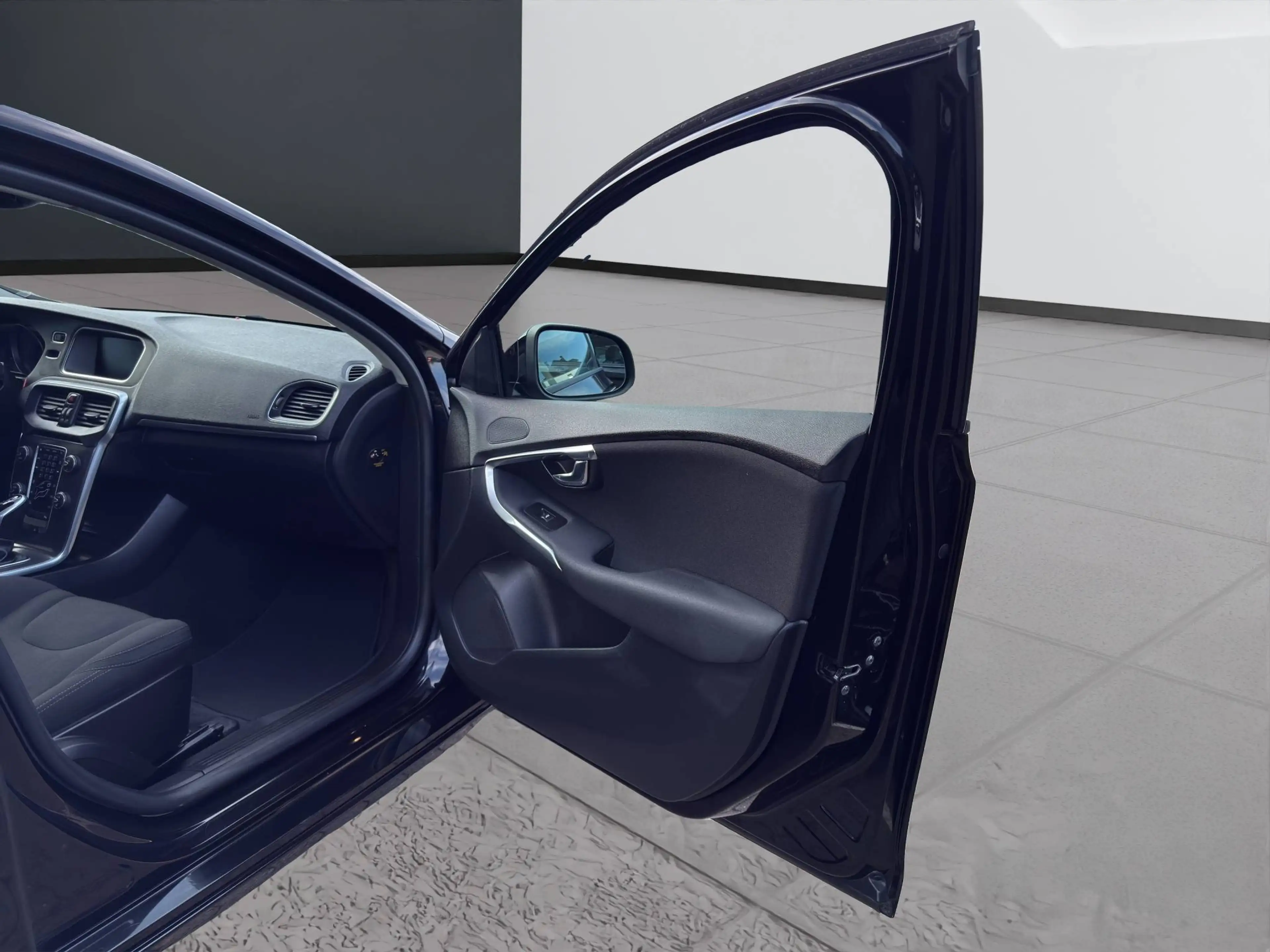 Volvo V40 1.5 You! — photo 12