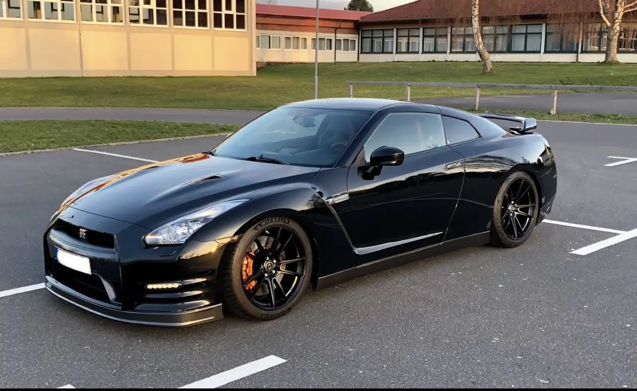 Nissan GT-R