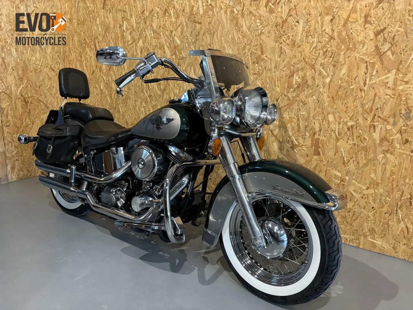 Harley-Davidson Heritage FLSTN Softtail Classic Verde - 2