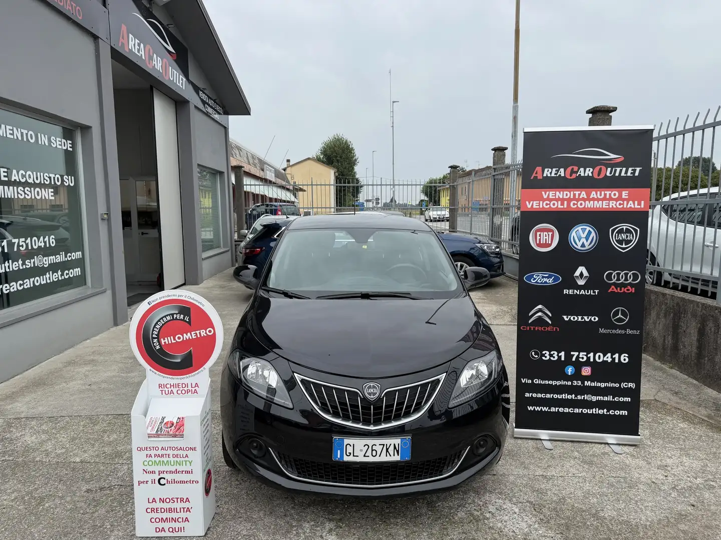 Lancia Ypsilon 1.0 firefly hybrid Gold*09/2022*km 18.372*GARANZIA Schwarz - 2