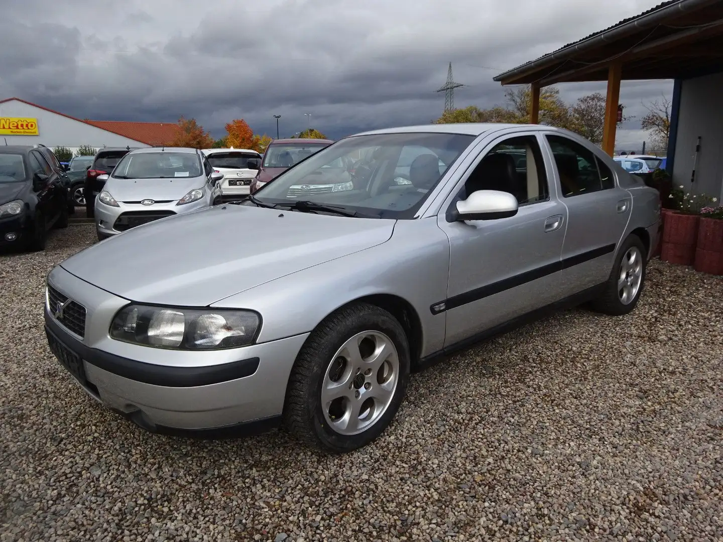 Volvo S60 2.4 Premium Grau - 1