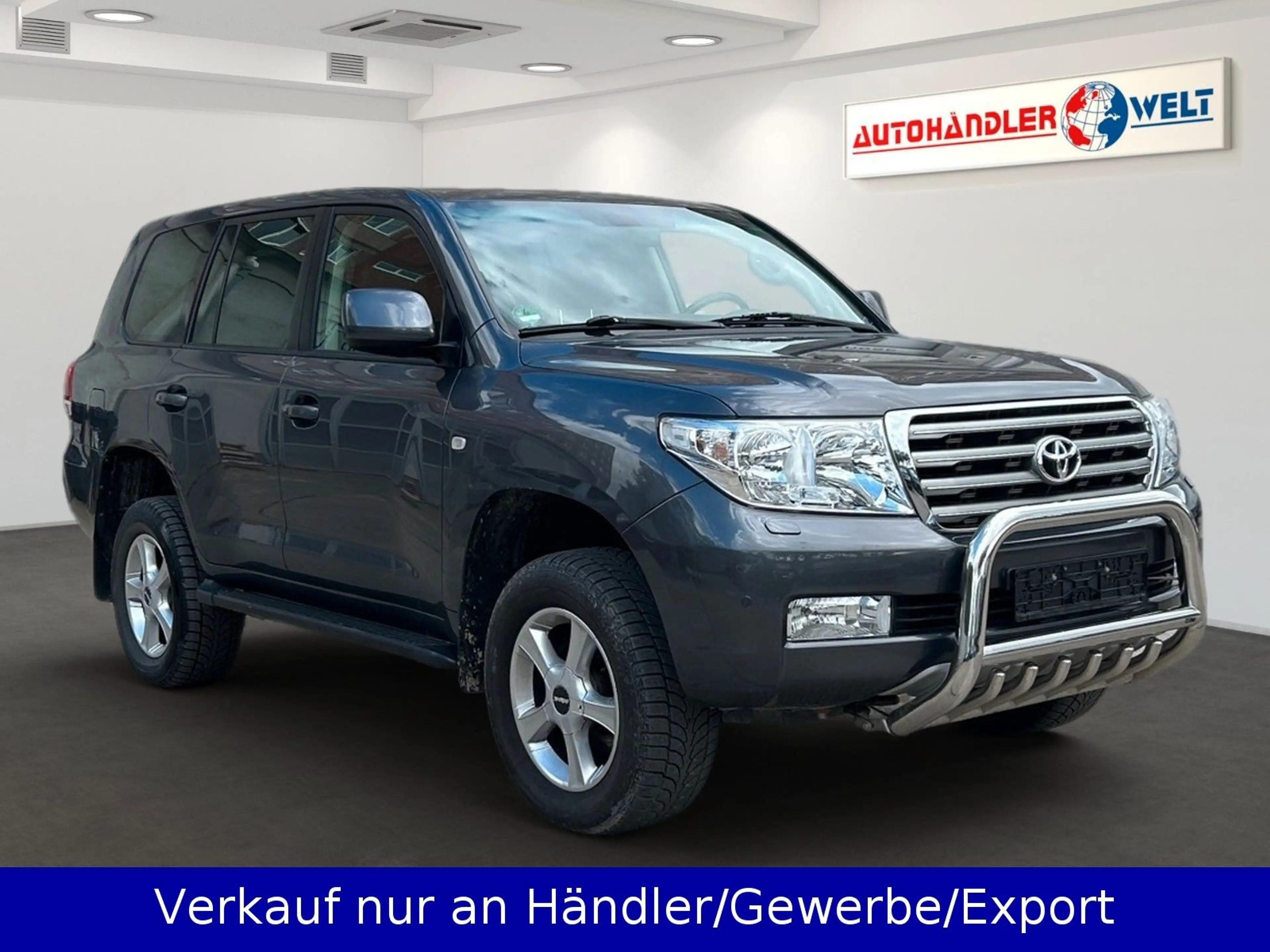 Toyota Land Cruiser 4.5V8 4x4 Automatik Leder Pano AHK — photo 3