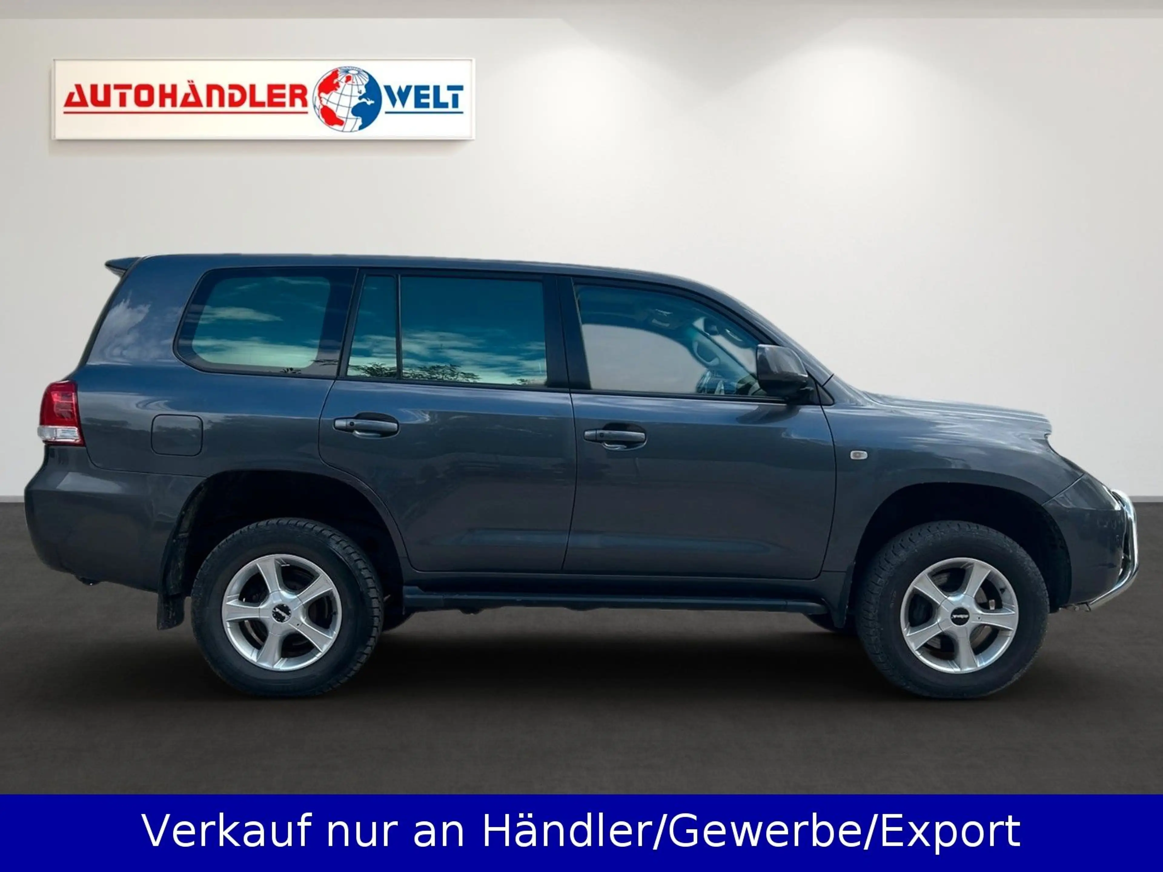Toyota Land Cruiser 4.5V8 4x4 Automatik Leder Pano AHK — photo 4