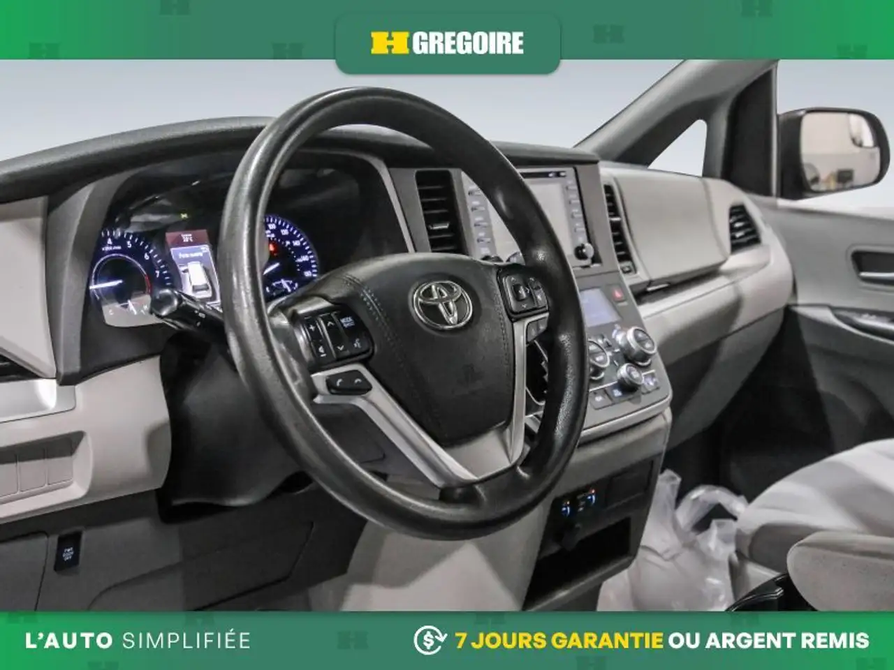 Toyota Sienna снимка Toyota Sienna
