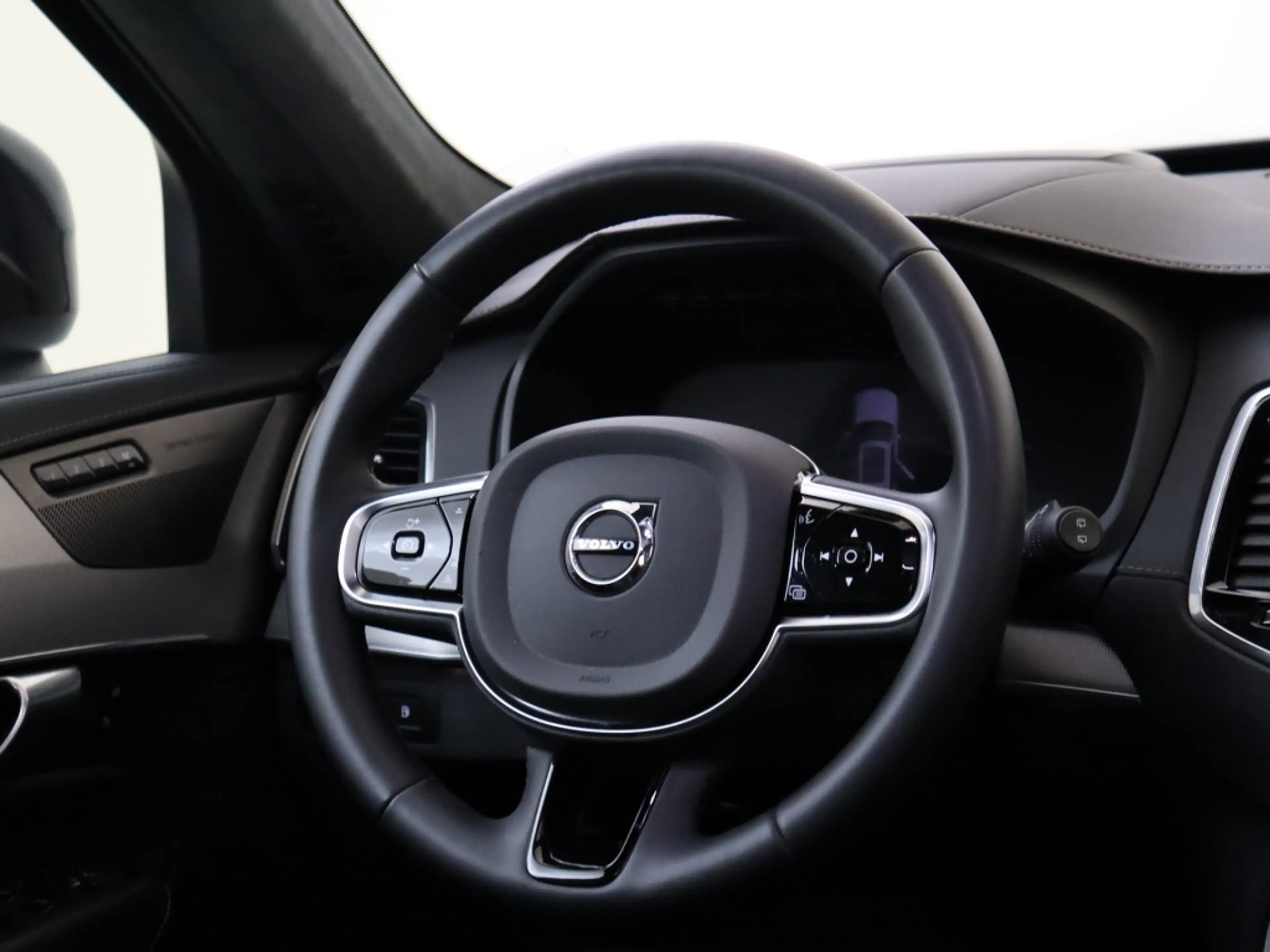 Volvo XC90 T8 AWD Ultra. Dark | Luchtvering | 22" LMV | — photo 11