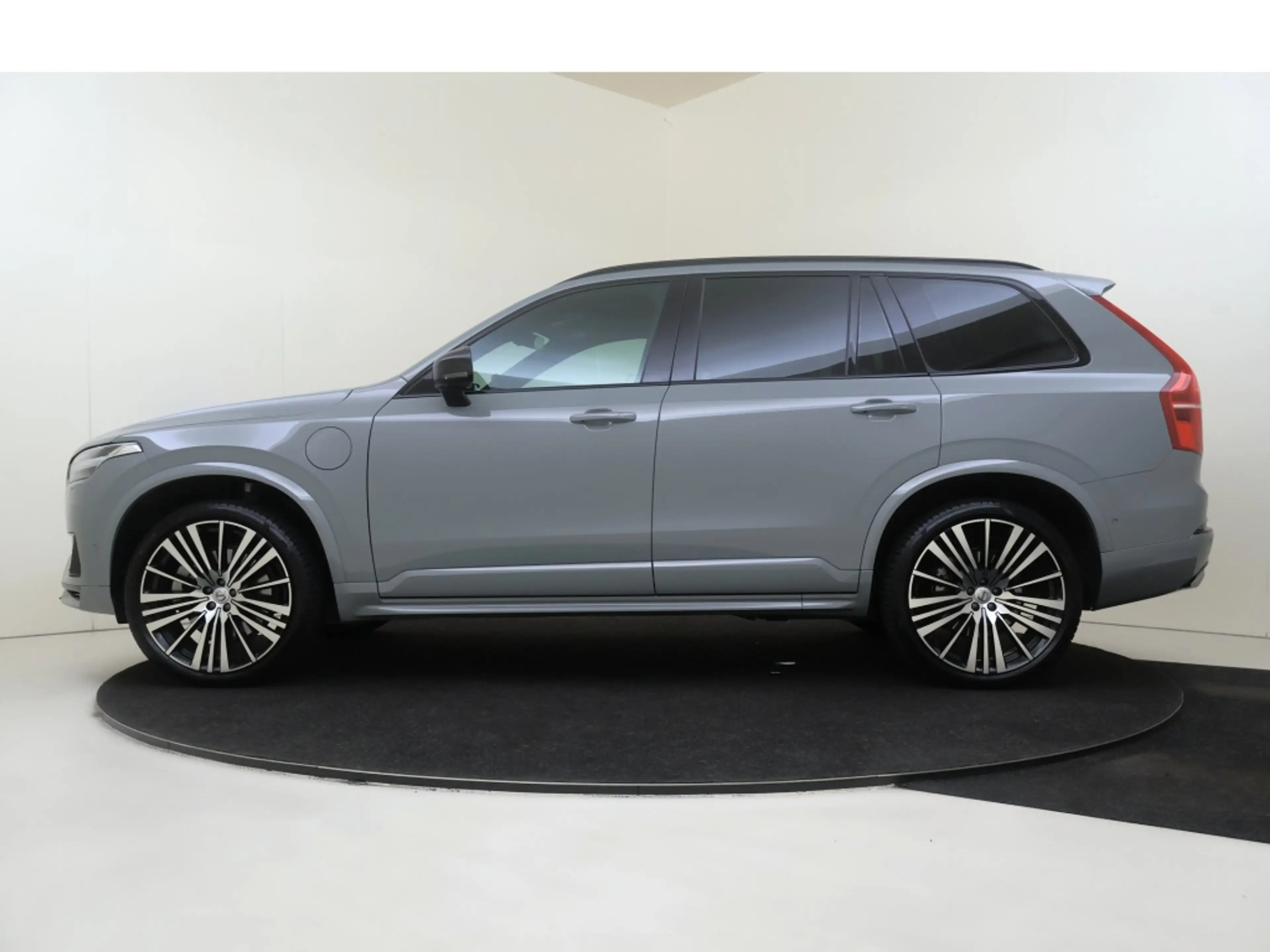 Volvo XC90 T8 AWD Ultra. Dark | Luchtvering | 22" LMV | — photo 2