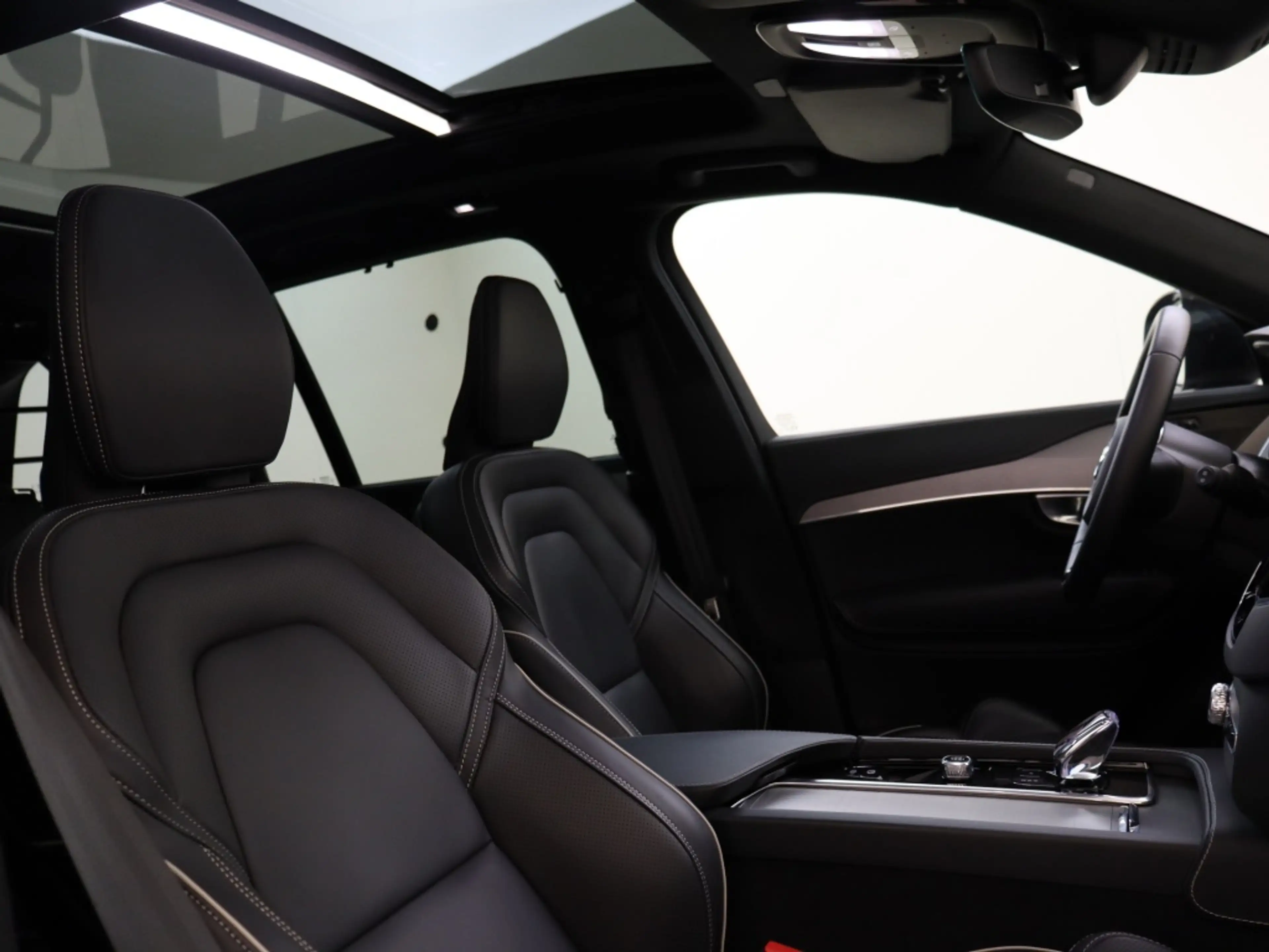 Volvo XC90 T8 AWD Ultra. Dark | Luchtvering | 22" LMV | — photo 14