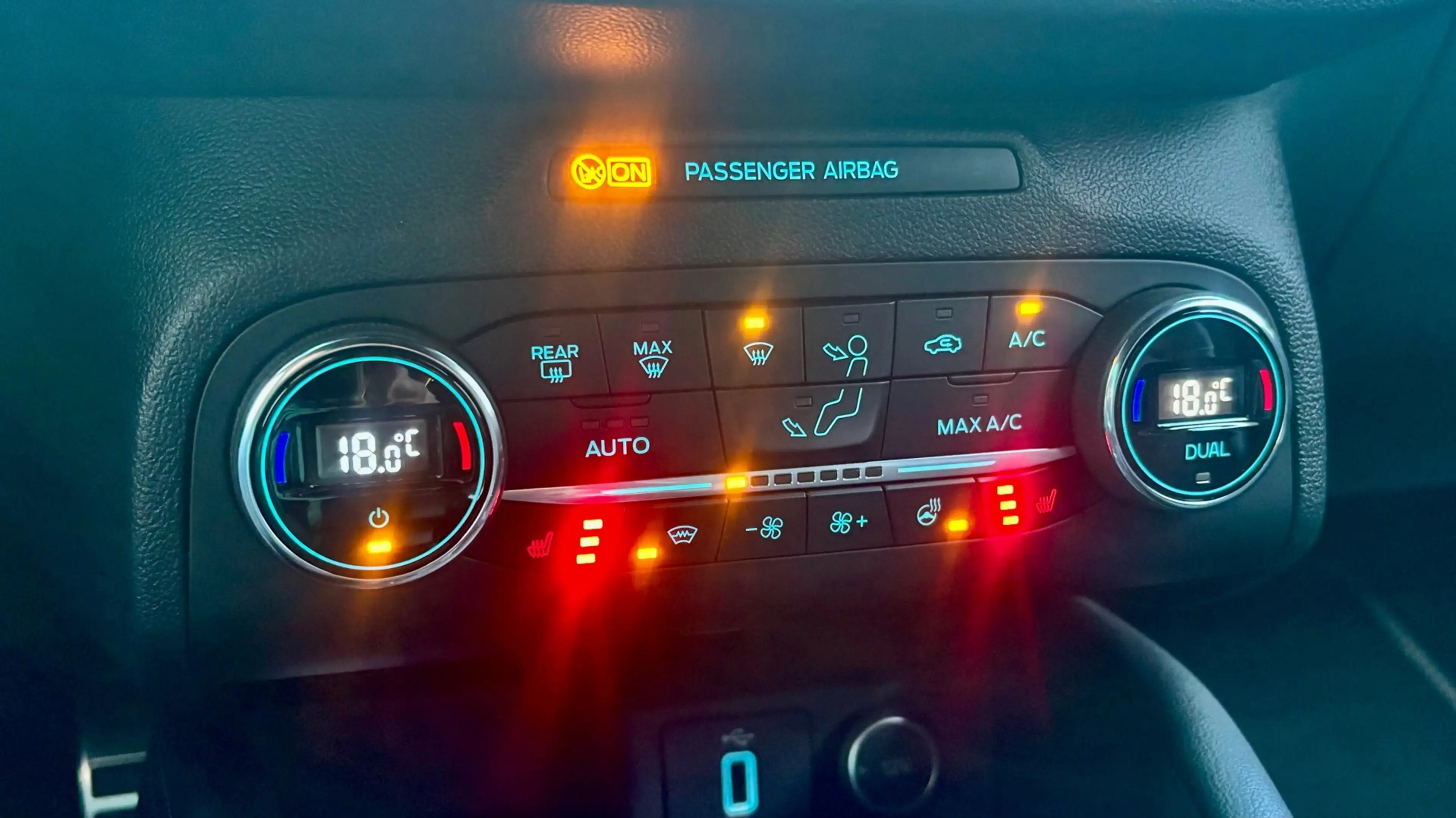 Ford Focus 2.3 EcoBoost ST-3 280PK Navi / Headupdisplay / CAM — photo 29