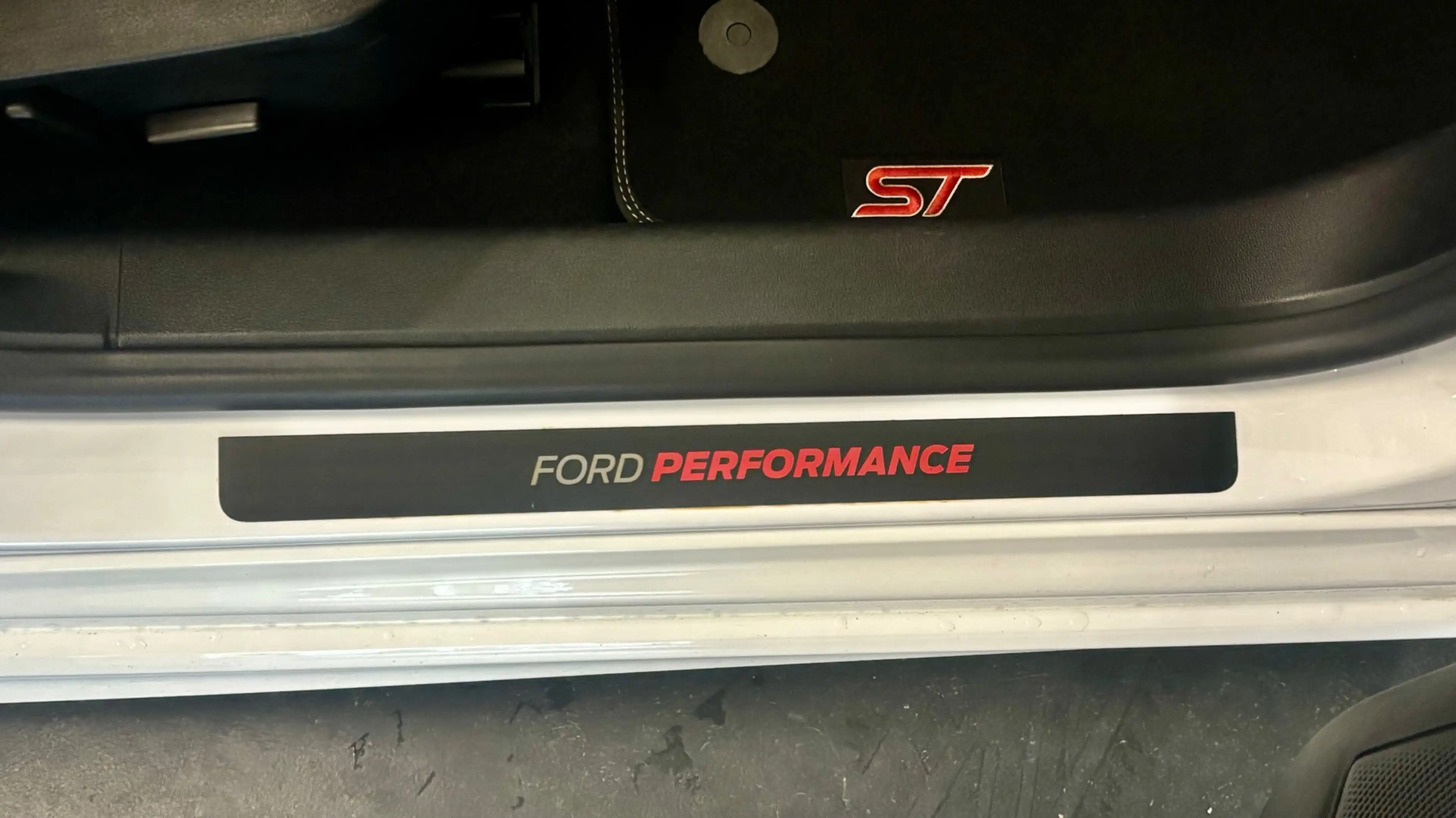 Ford Focus 2.3 EcoBoost ST-3 280PK Navi / Headupdisplay / CAM — photo 16