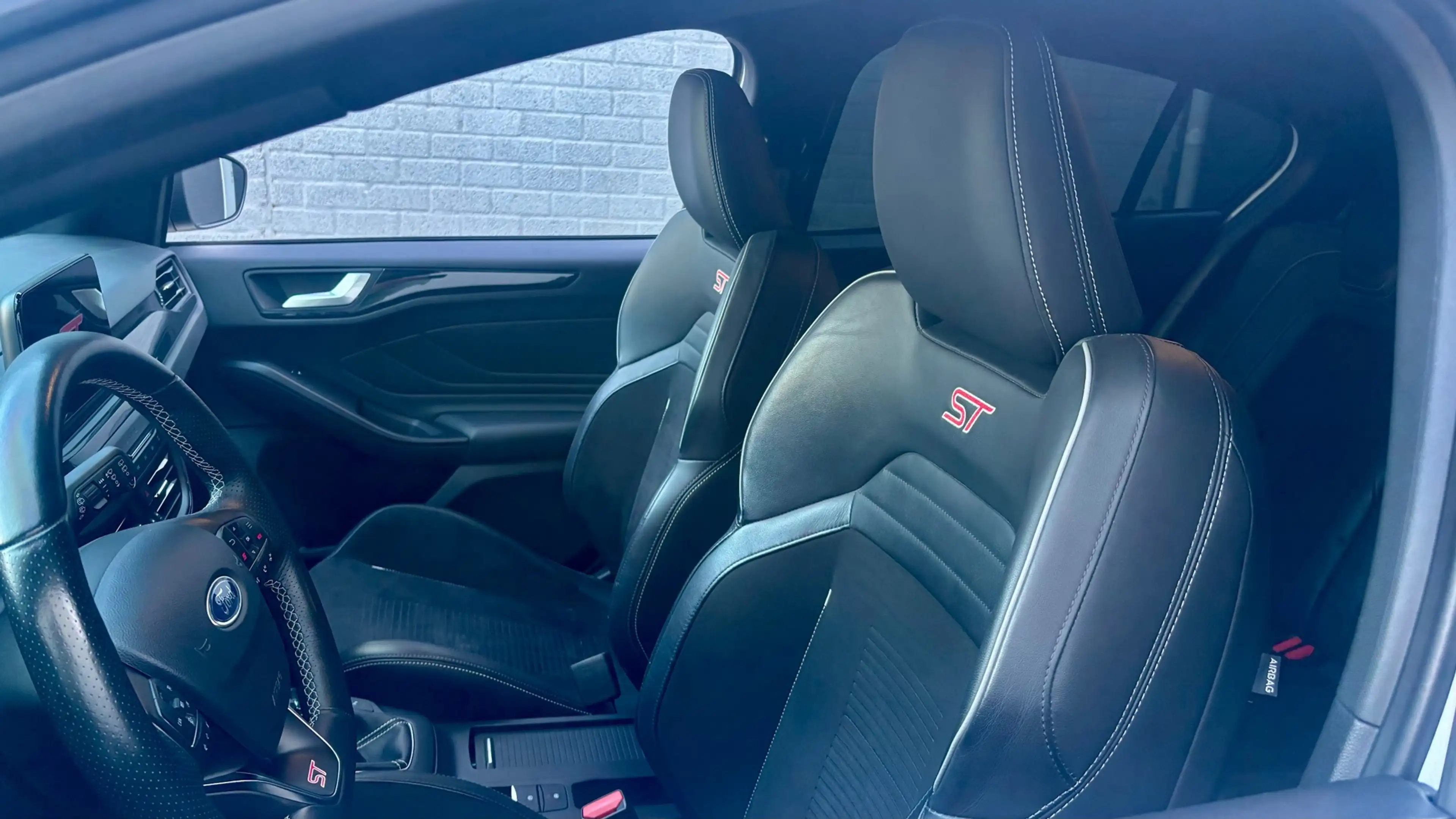 Ford Focus 2.3 EcoBoost ST-3 280PK Navi / Headupdisplay / CAM — photo 21