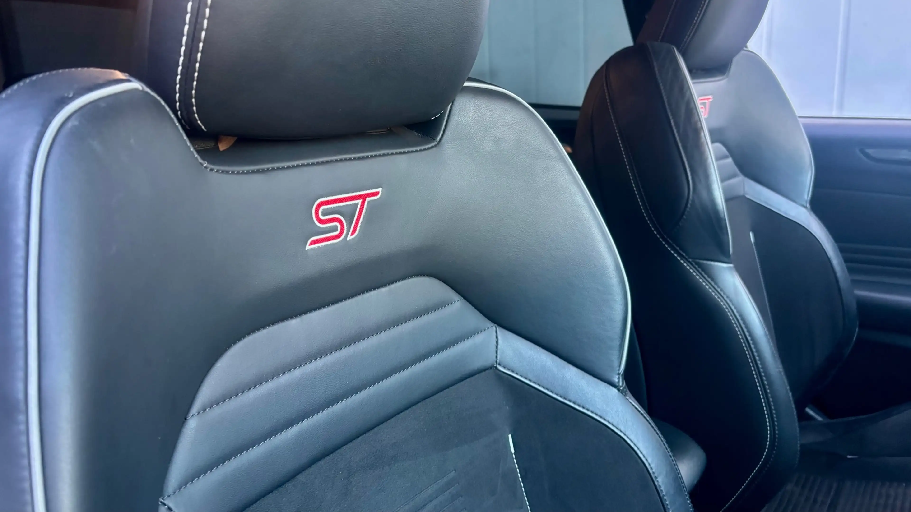 Ford Focus 2.3 EcoBoost ST-3 280PK Navi / Headupdisplay / CAM — photo 25