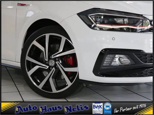 Volkswagen Polo view 2